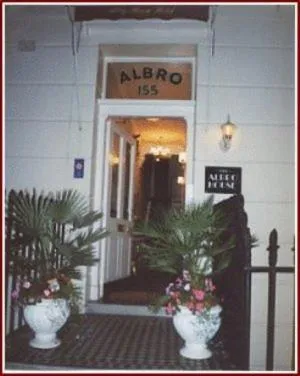 Facade/entrance in Albro House Hotel, London