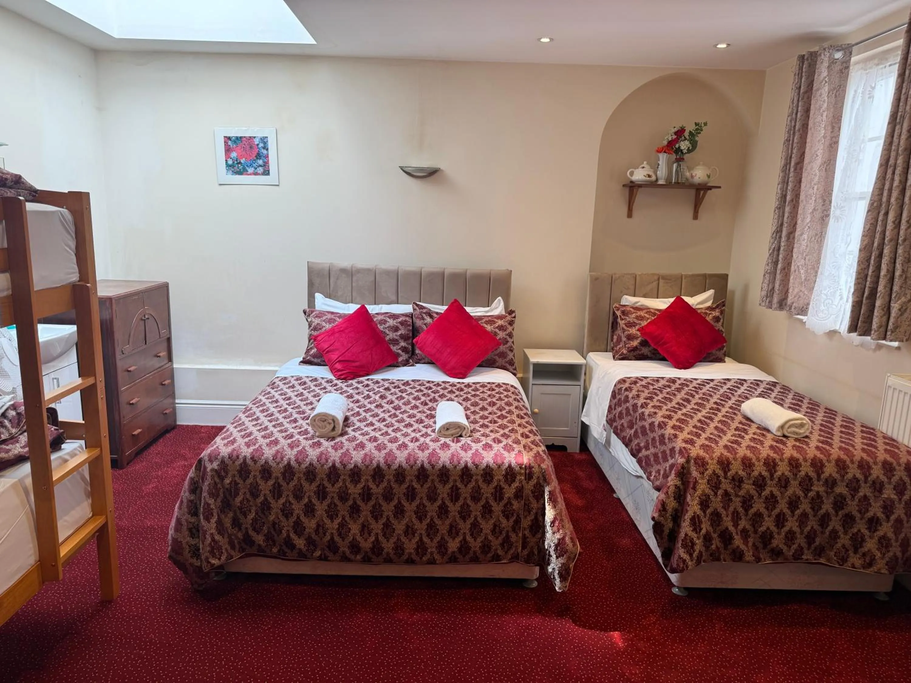 Bed in Albro House Hotel, London