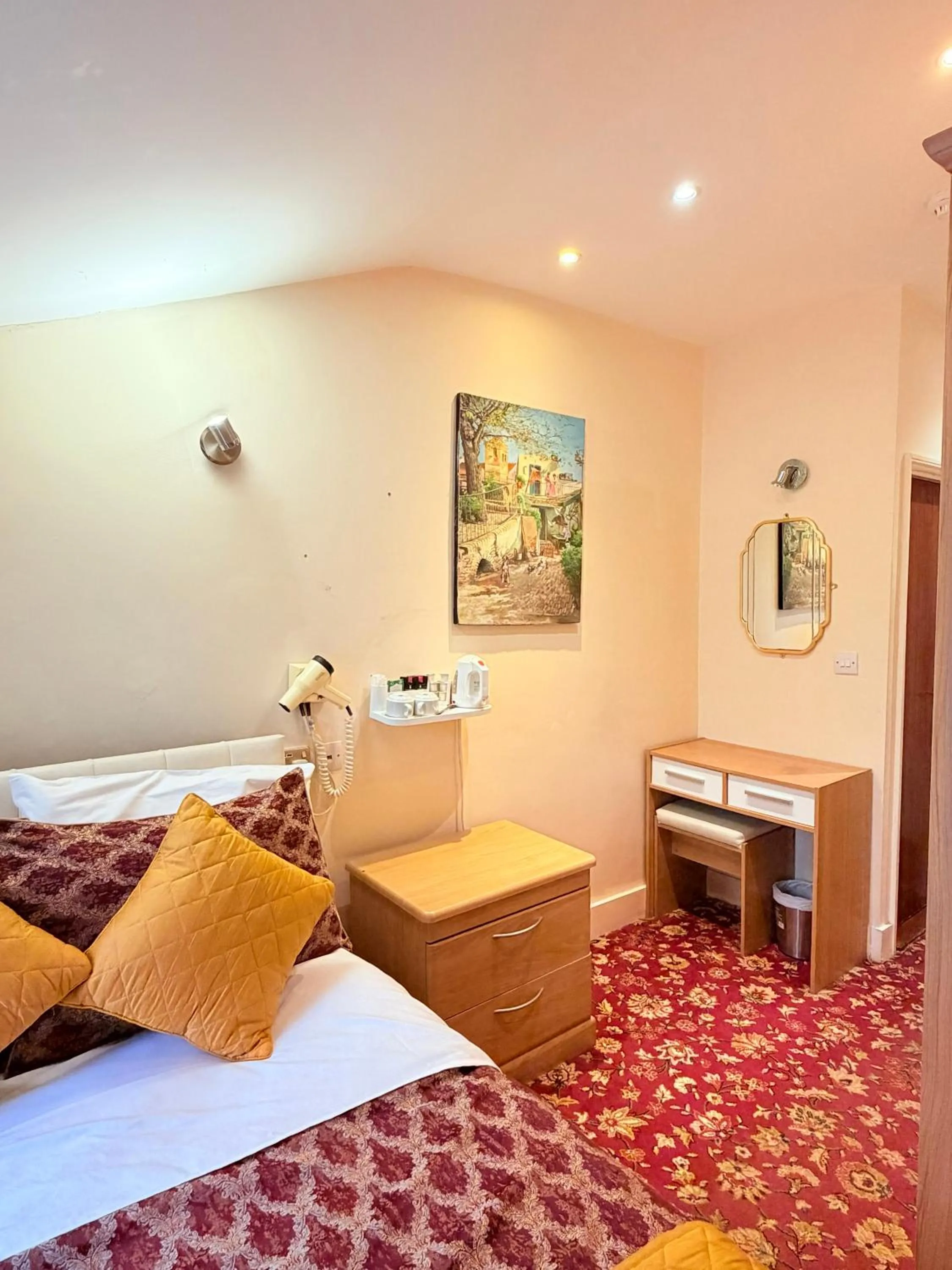 Bed in Albro House Hotel, London