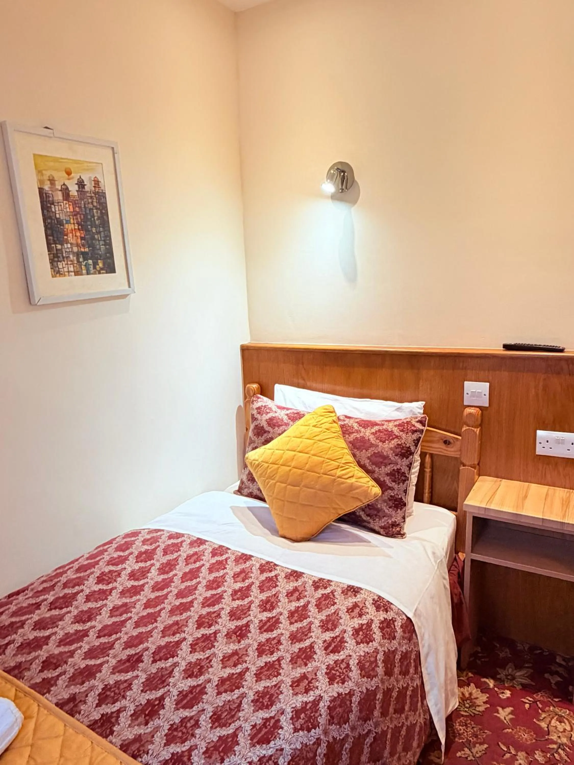 Bed in Albro House Hotel, London