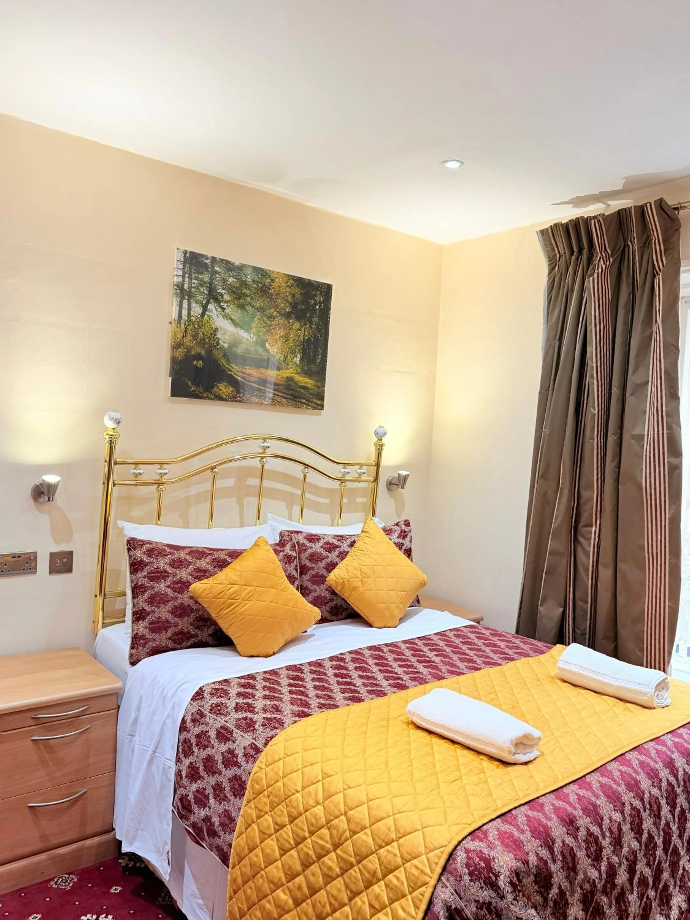 Bed in Albro House Hotel, London