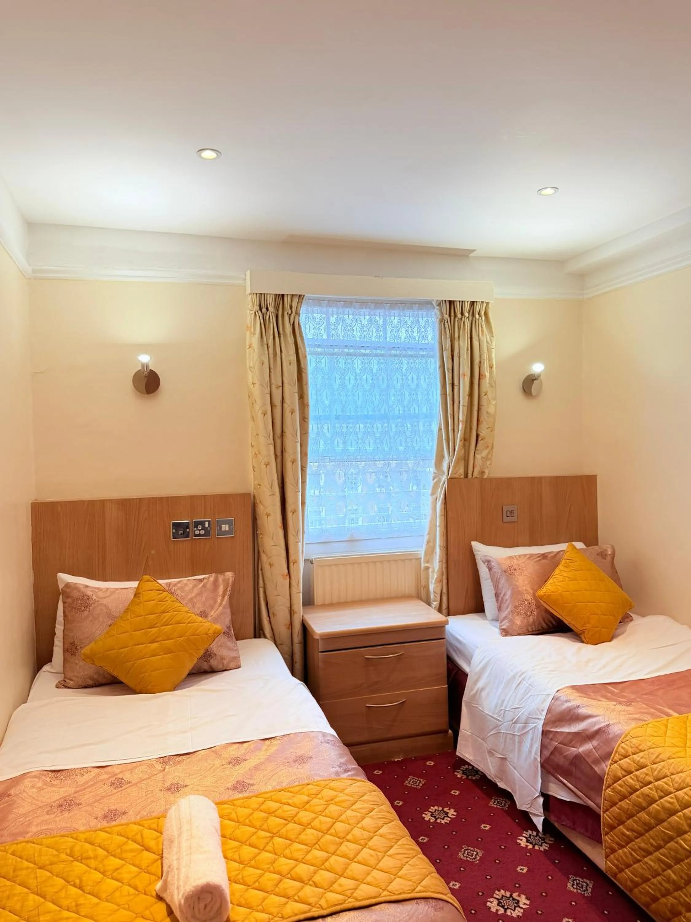 Bed in Albro House Hotel, London