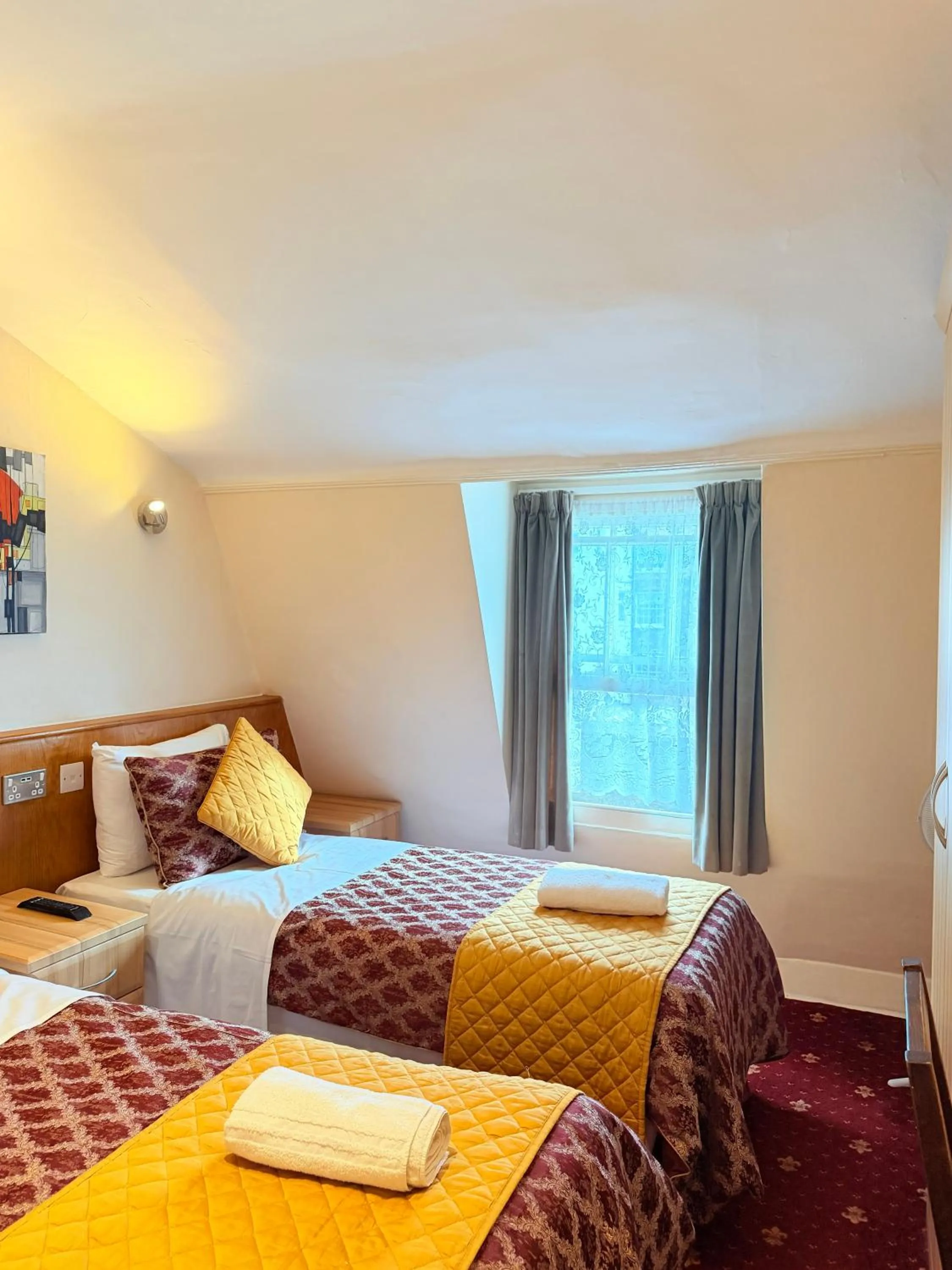 Bed in Albro House Hotel, London