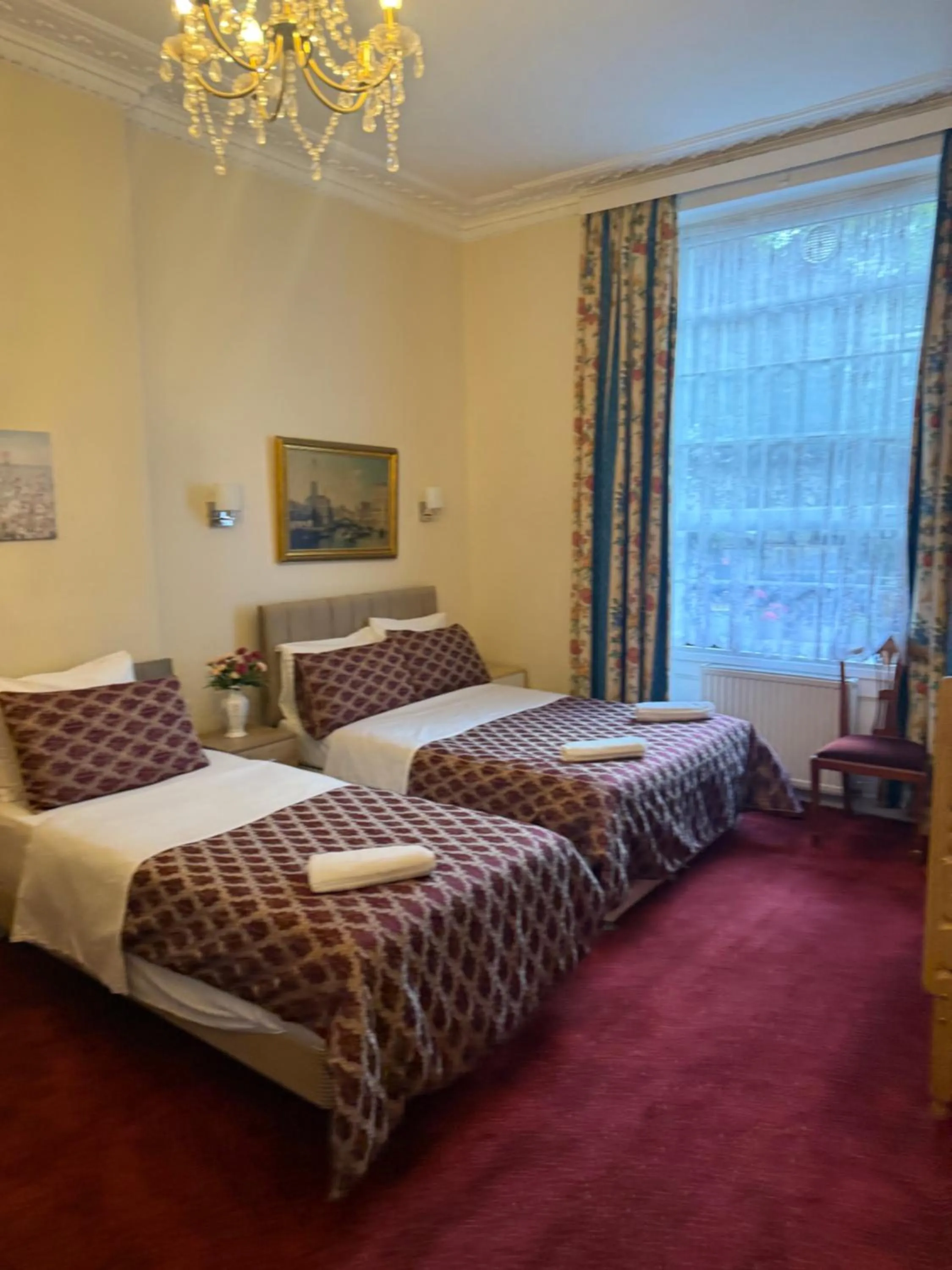 Bed in Albro House Hotel, London