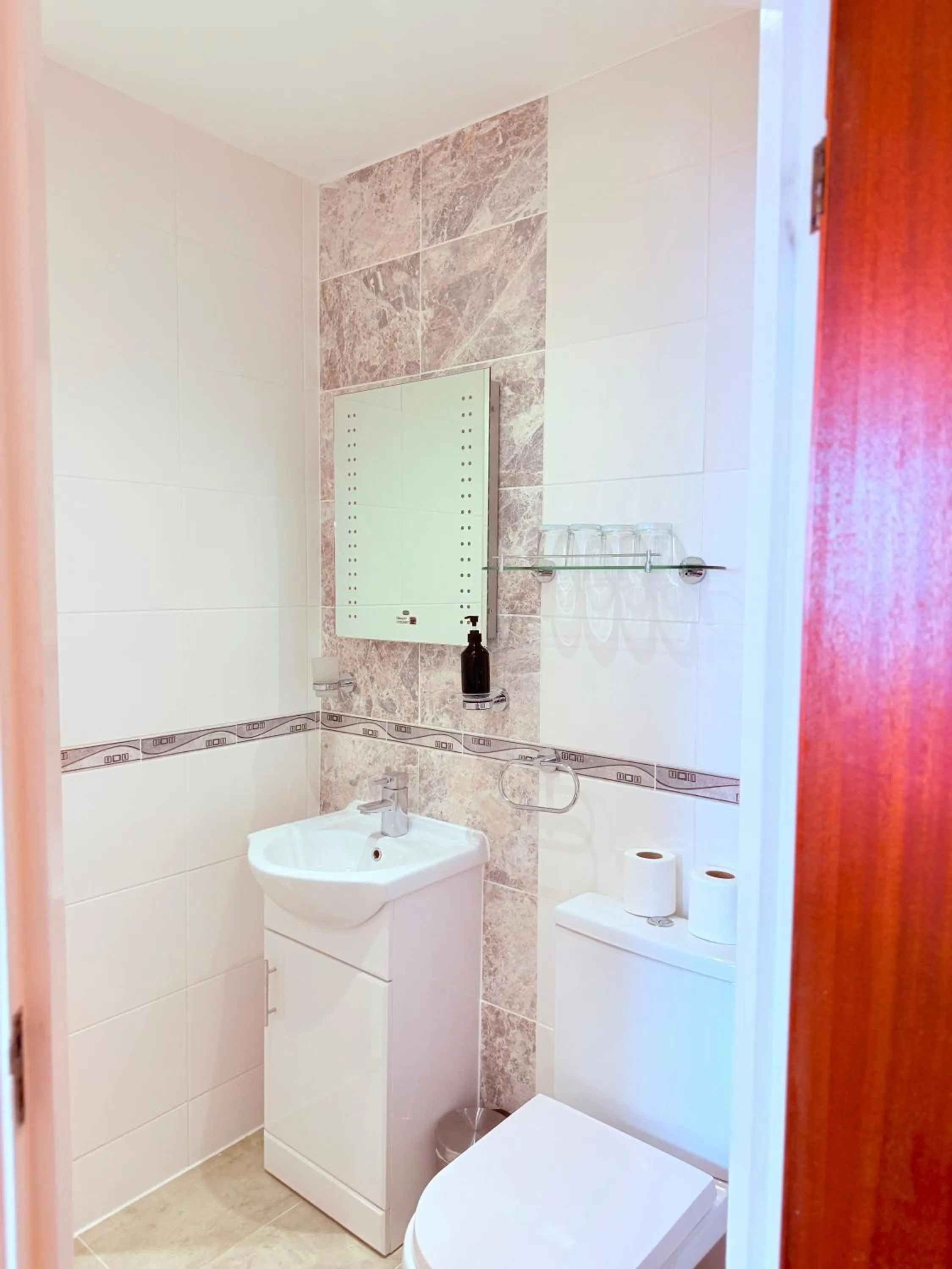 Toilet in Albro House Hotel, London