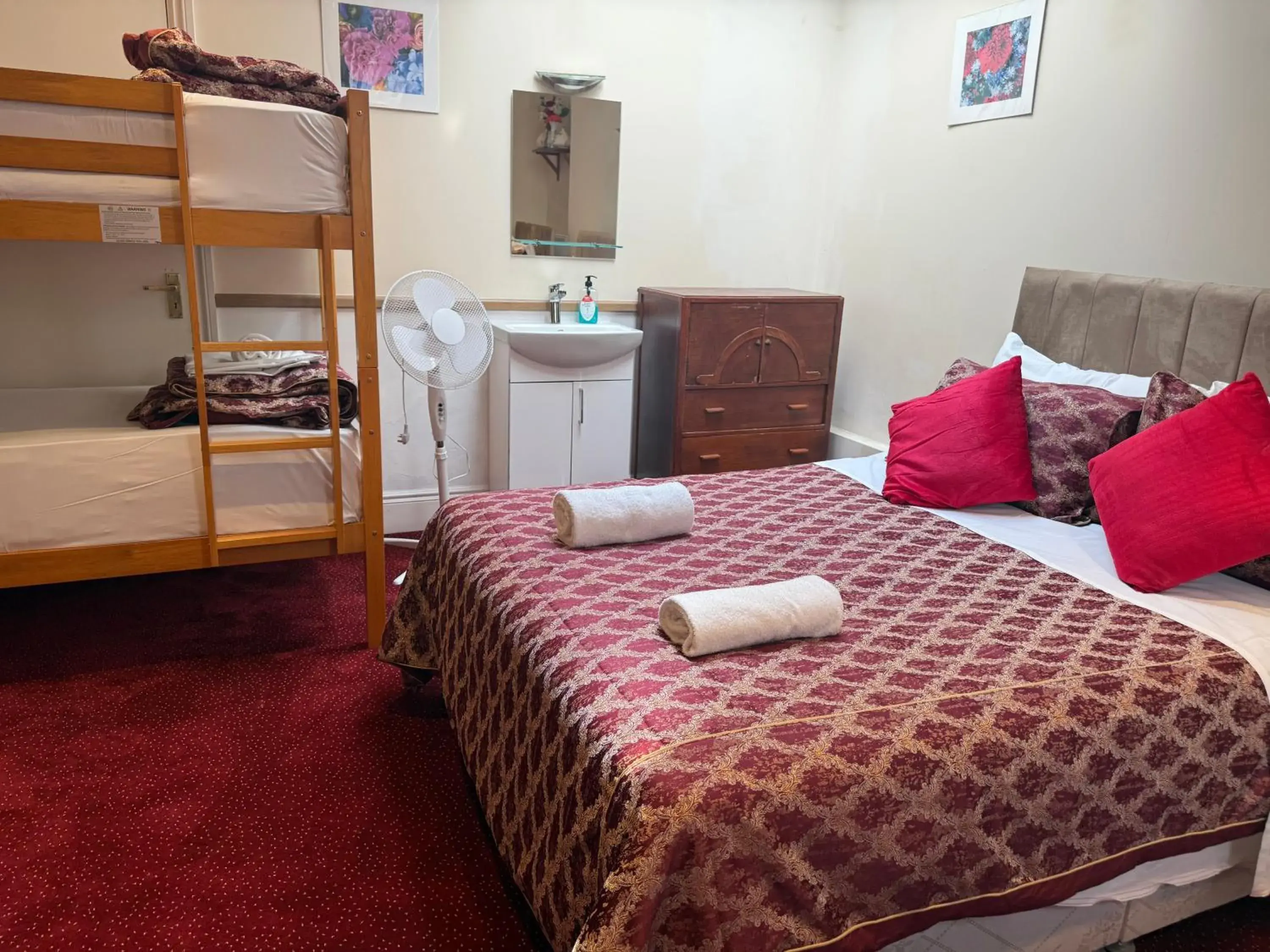 Bed in Albro House Hotel, London Bed in Albro House Hotel, London