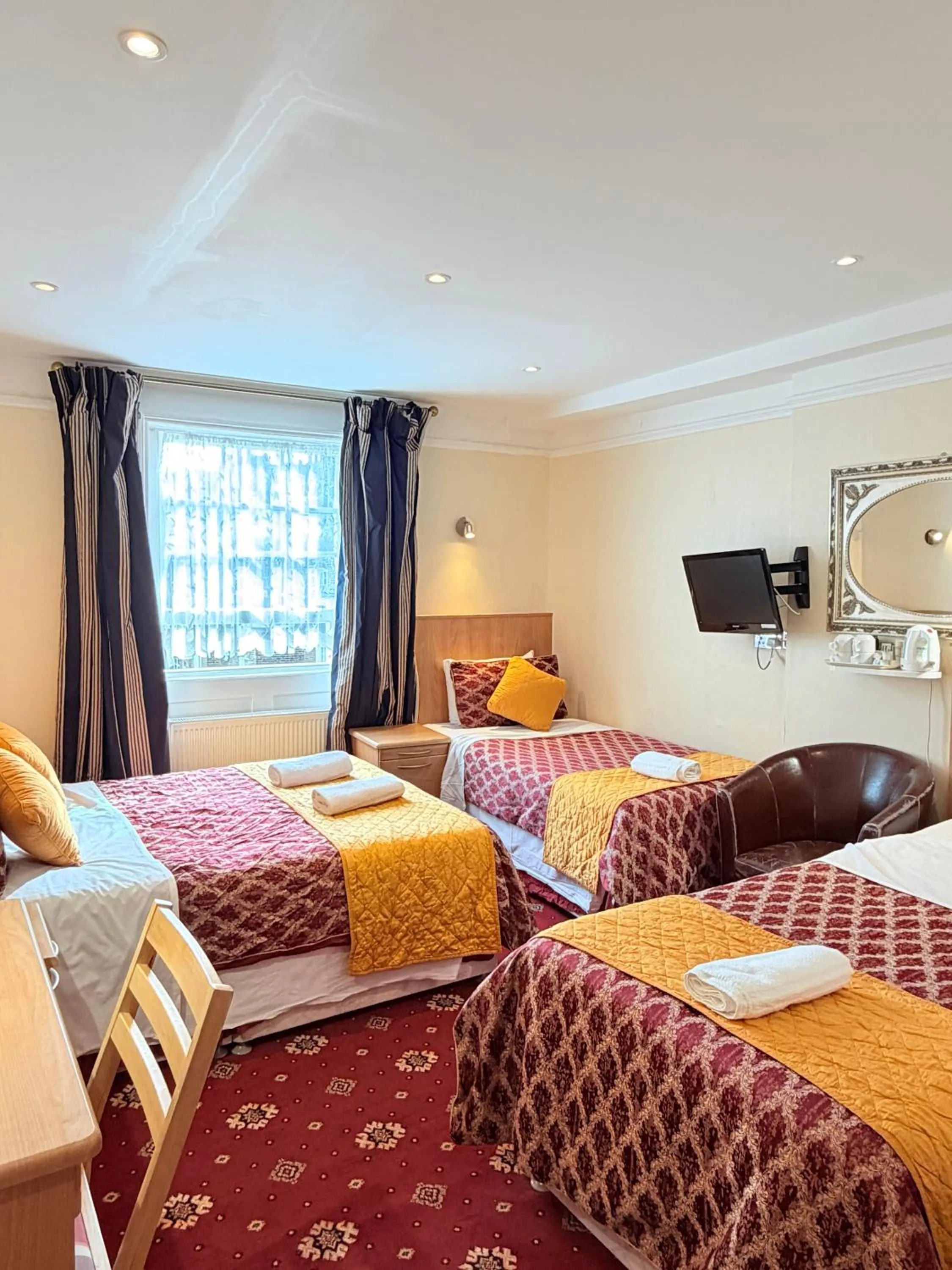 Bed in Albro House Hotel, London