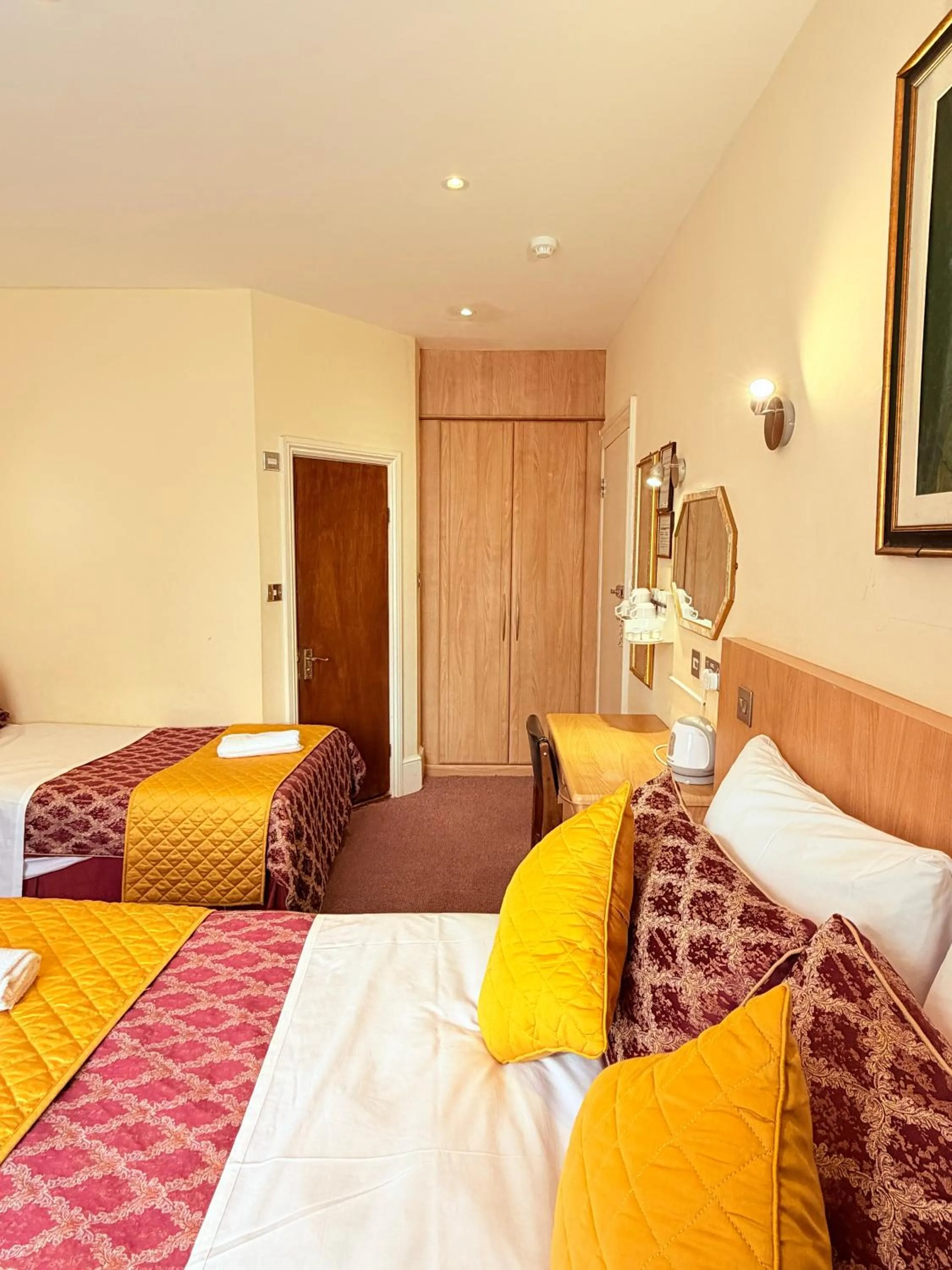 Bed in Albro House Hotel, London