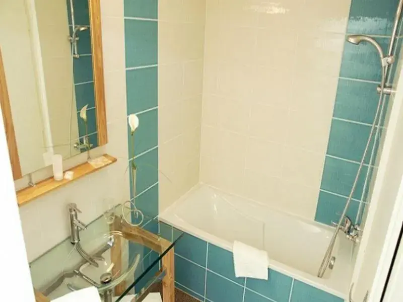 Classic Twin Room in Le Chagny Classic Twin Room in Le Chagny