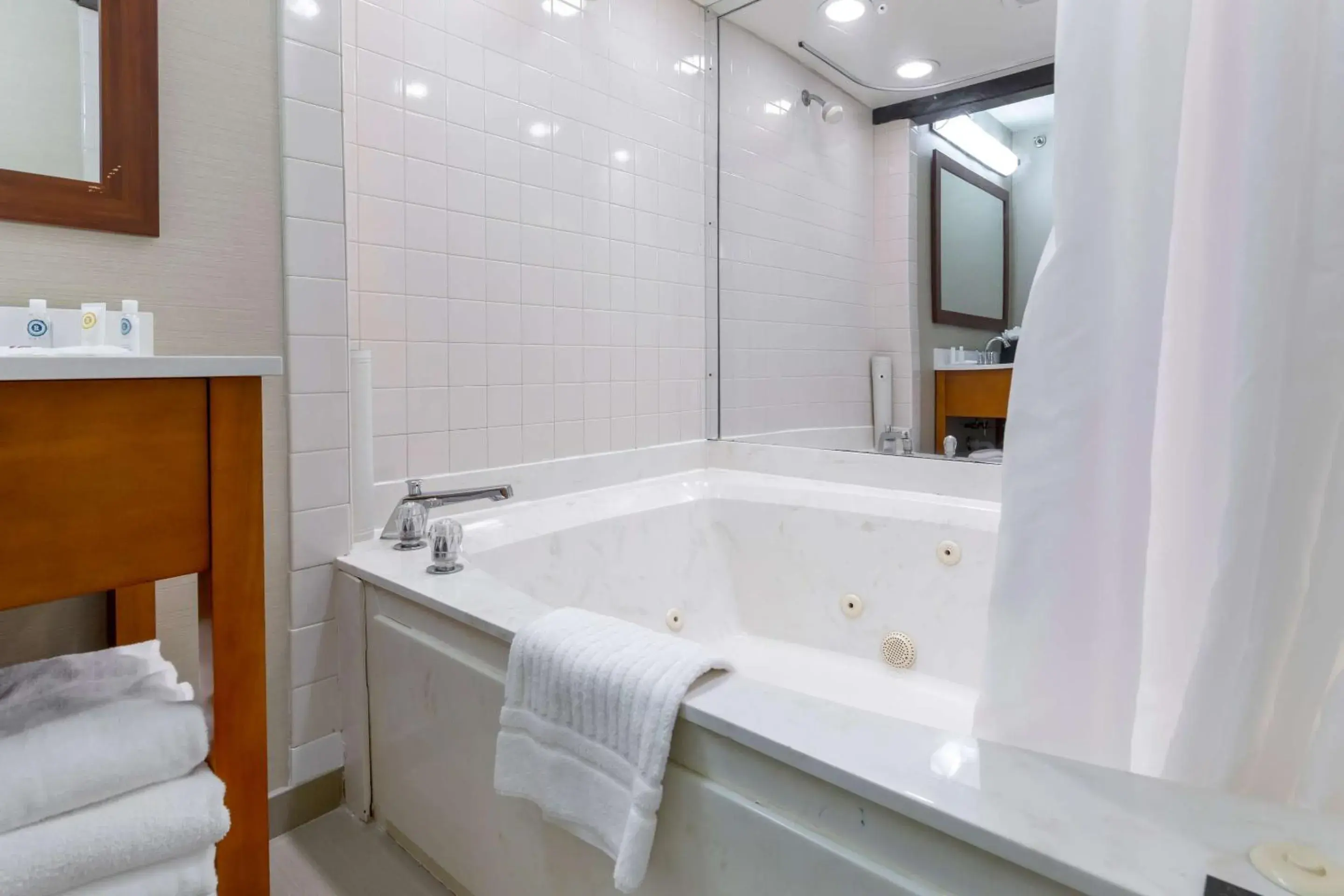 Superior King Suite - Non-Smoking in Comfort Inn University Durham - Chapel Hill Superior King Suite - Non-Smoking in Comfort Inn University Durham - Chapel Hill