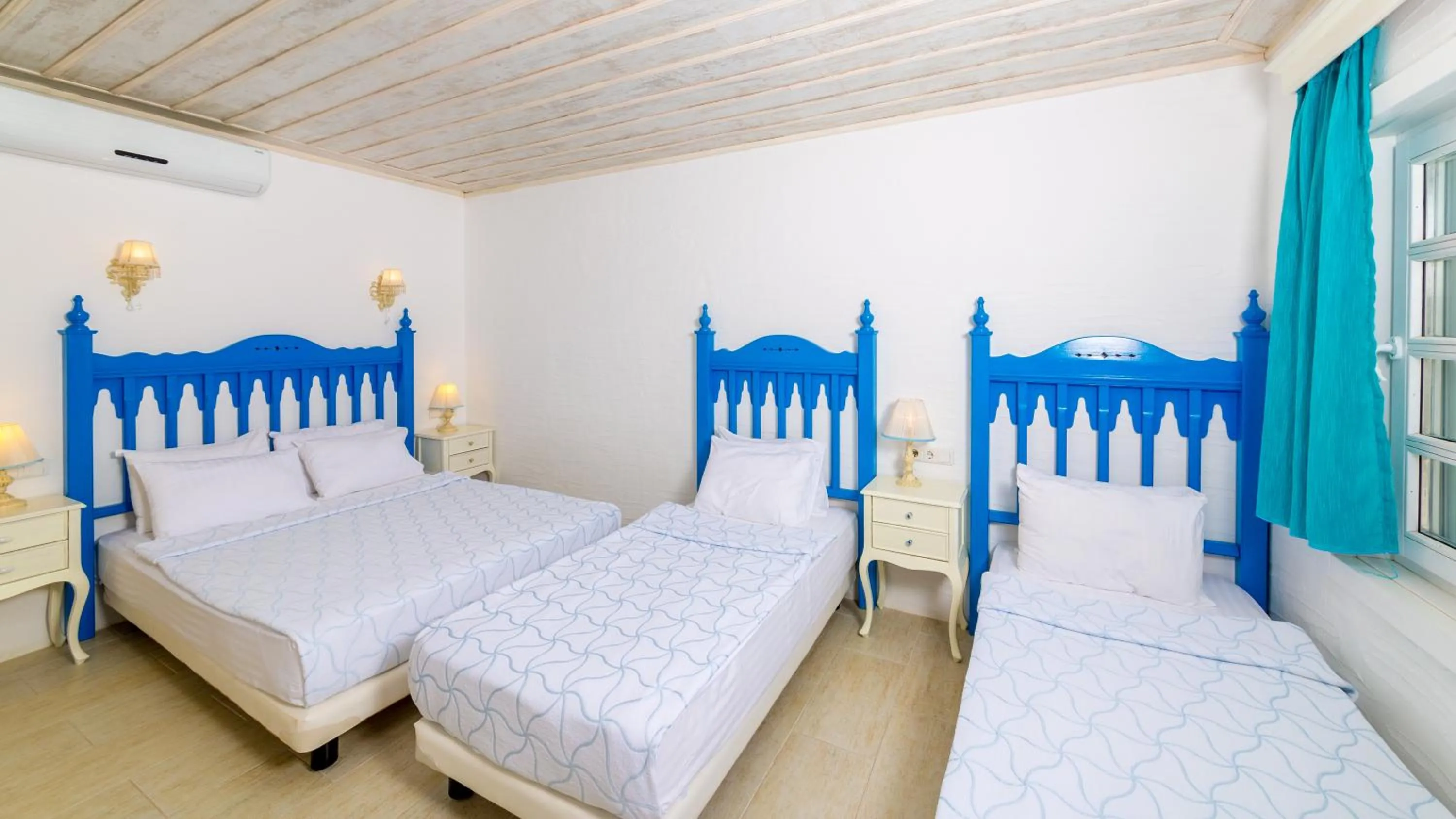 Bed in Hotel Mavi Beyaz