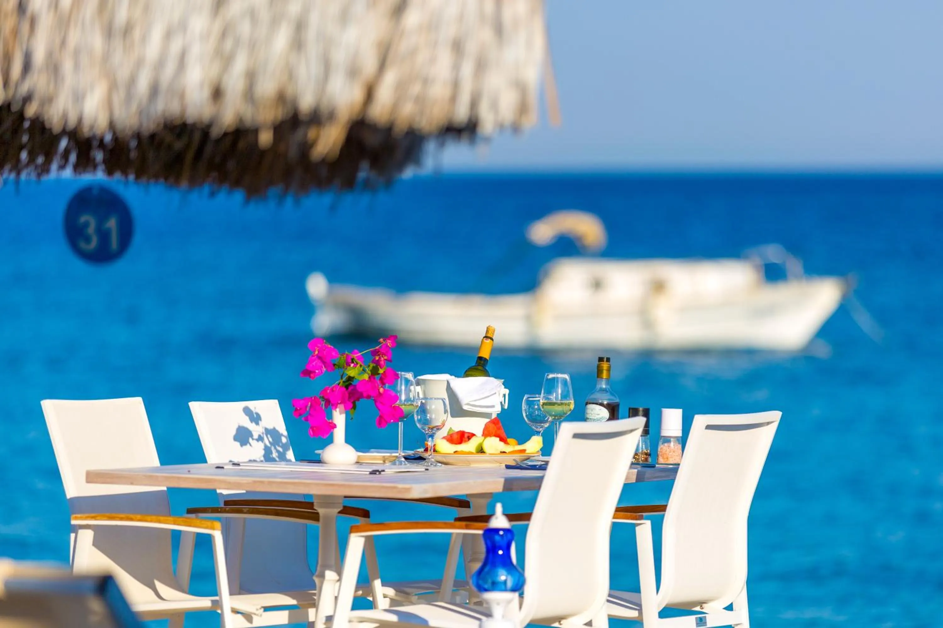 Restaurant/places to eat, Swimming Pool in Hotel Mavi Beyaz