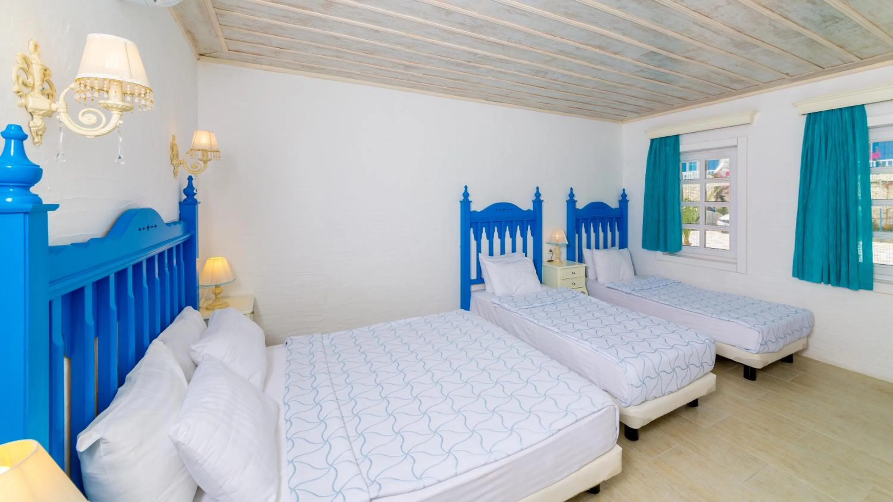 Bed in Hotel Mavi Beyaz