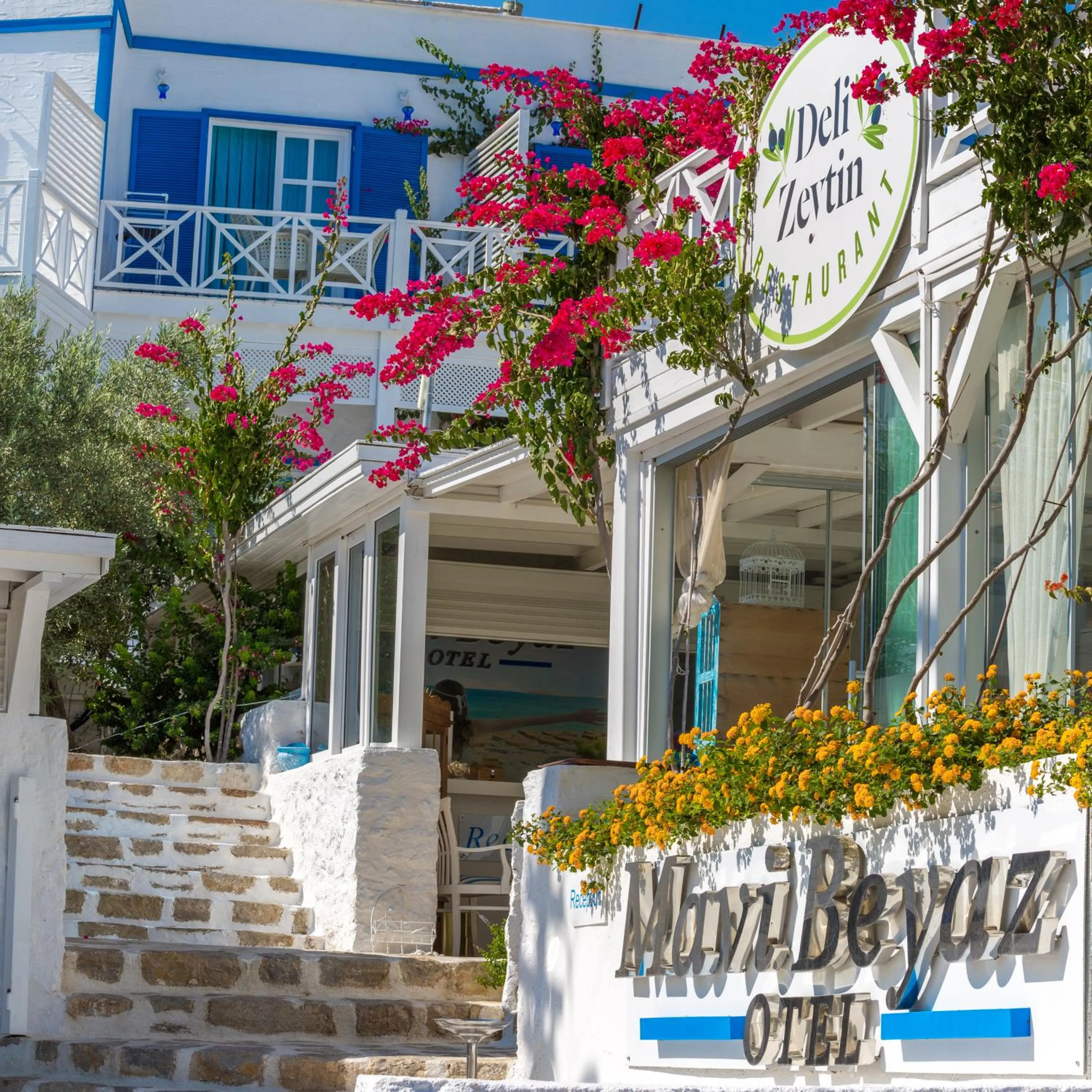 Property Building in Hotel Mavi Beyaz