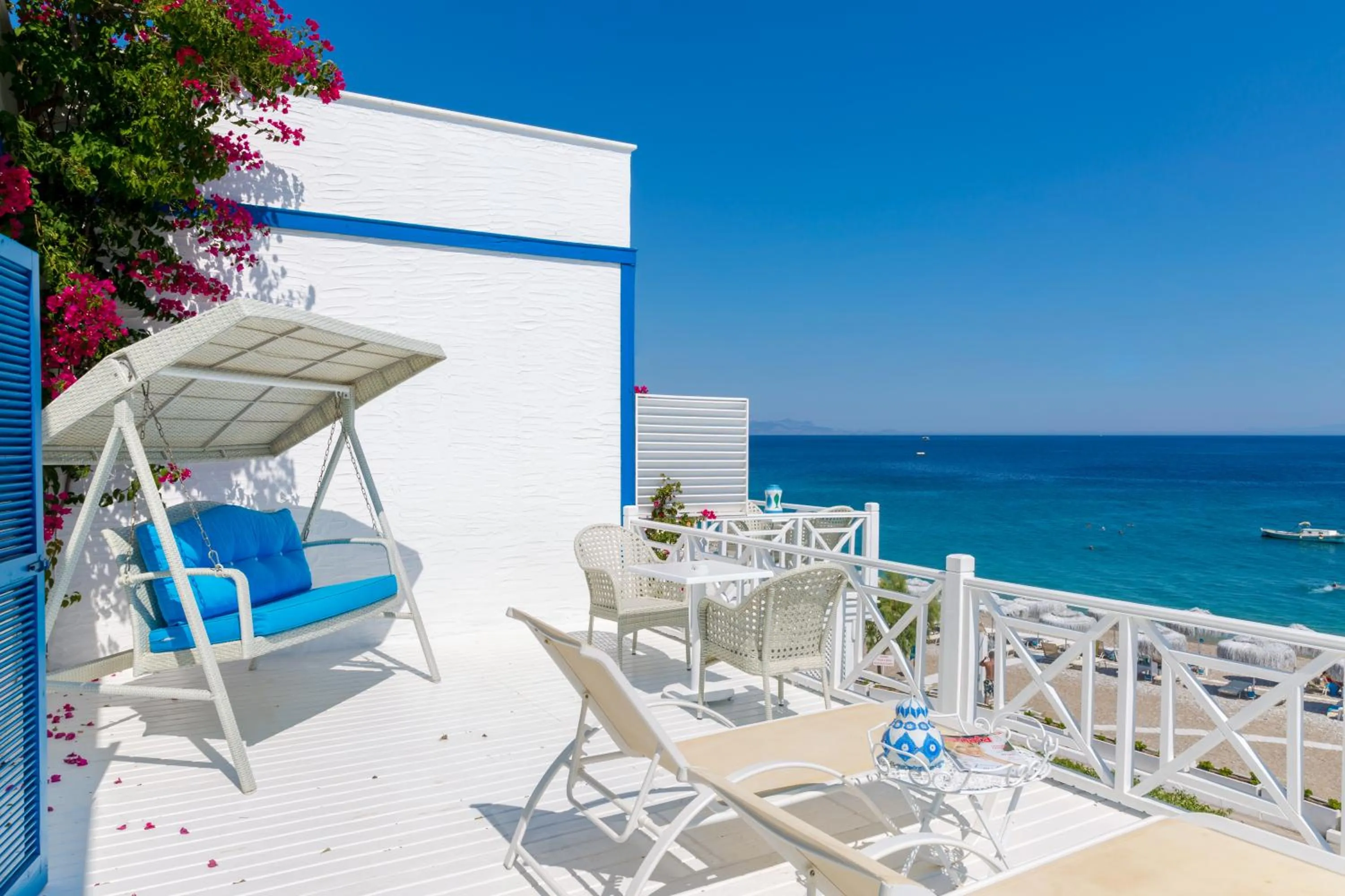 Patio, Beach in Hotel Mavi Beyaz