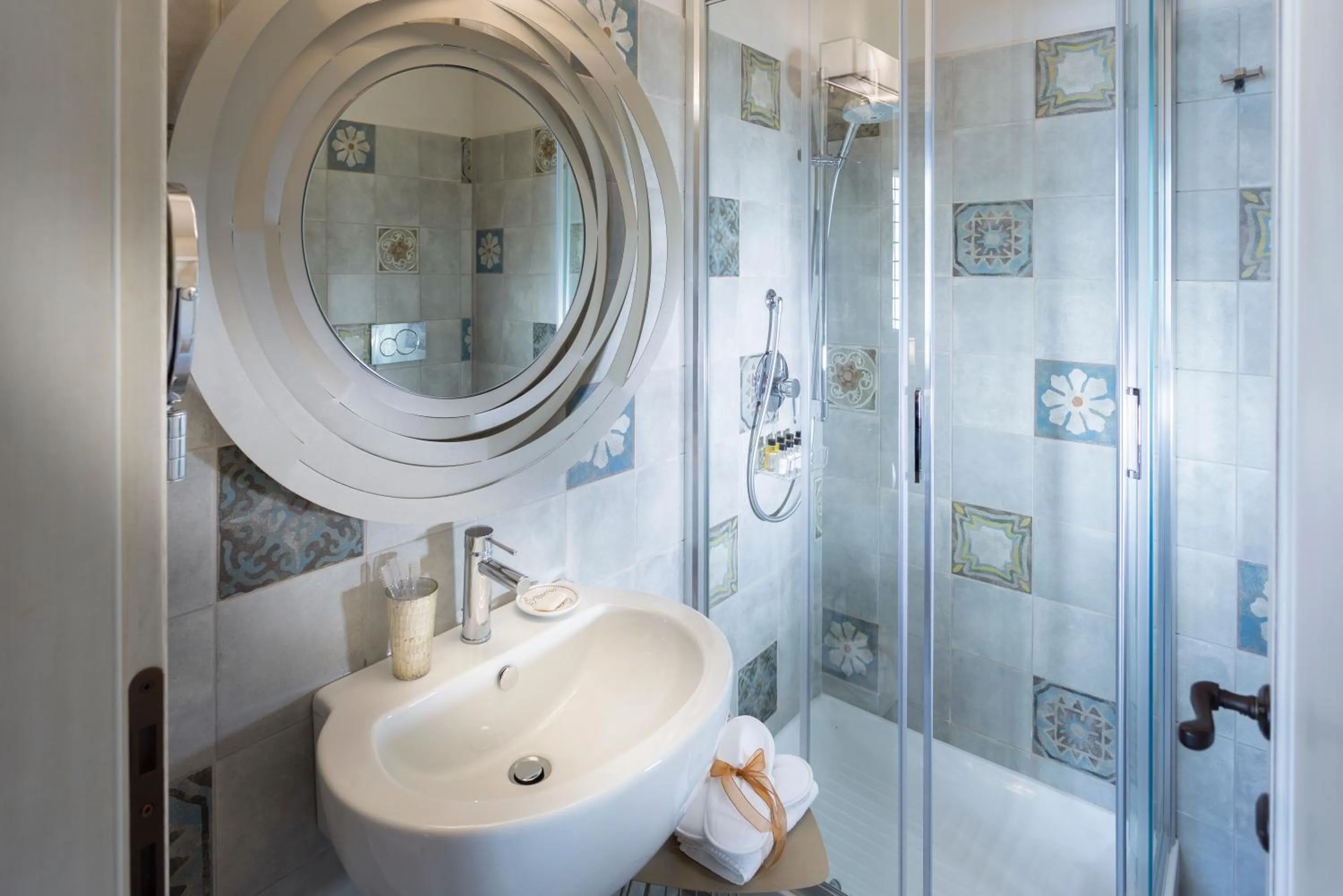 Shower in Il Cipresso Home Tower QK Costa 58