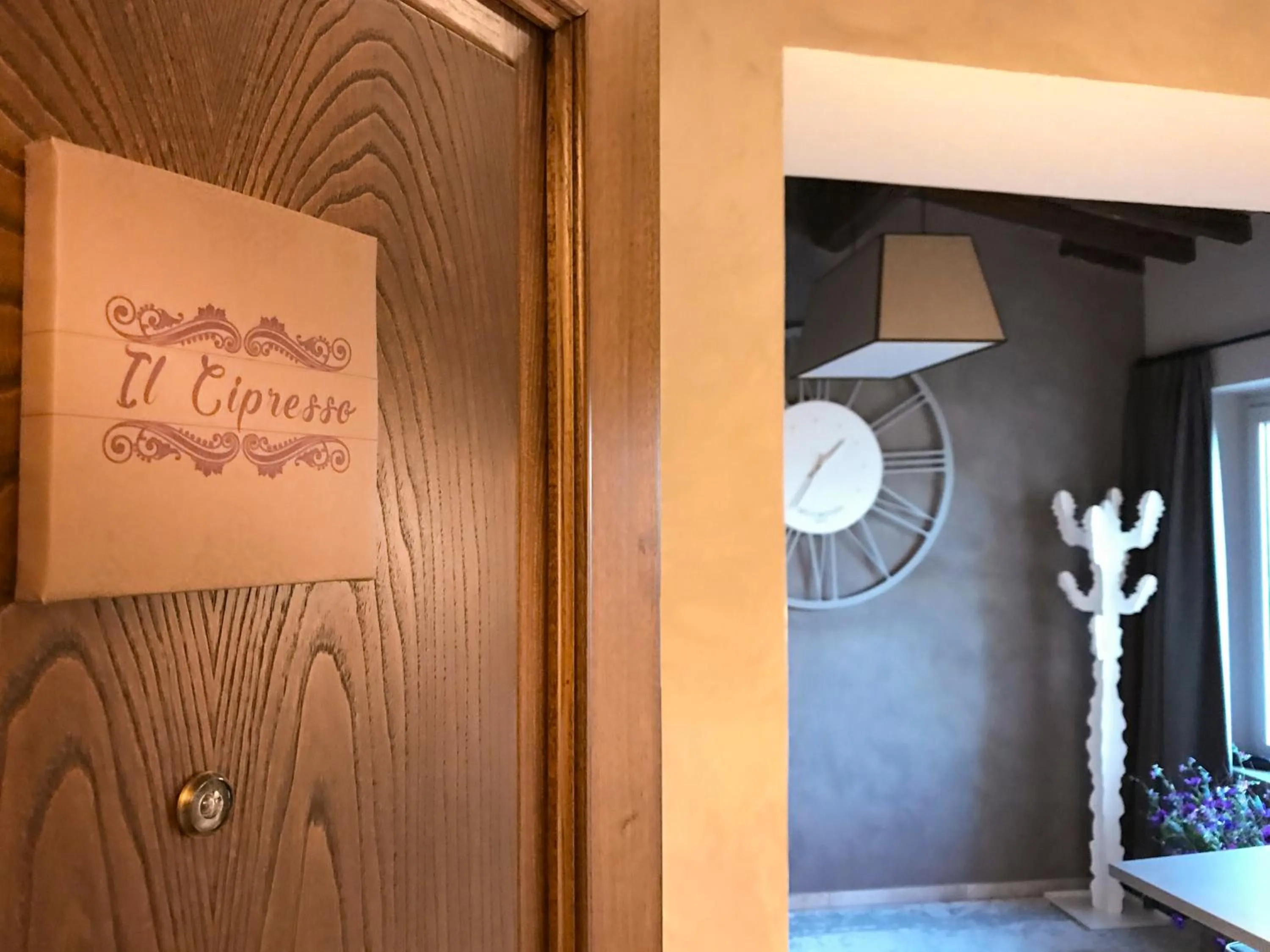 Decorative detail in Il Cipresso Home Tower QK Costa 58