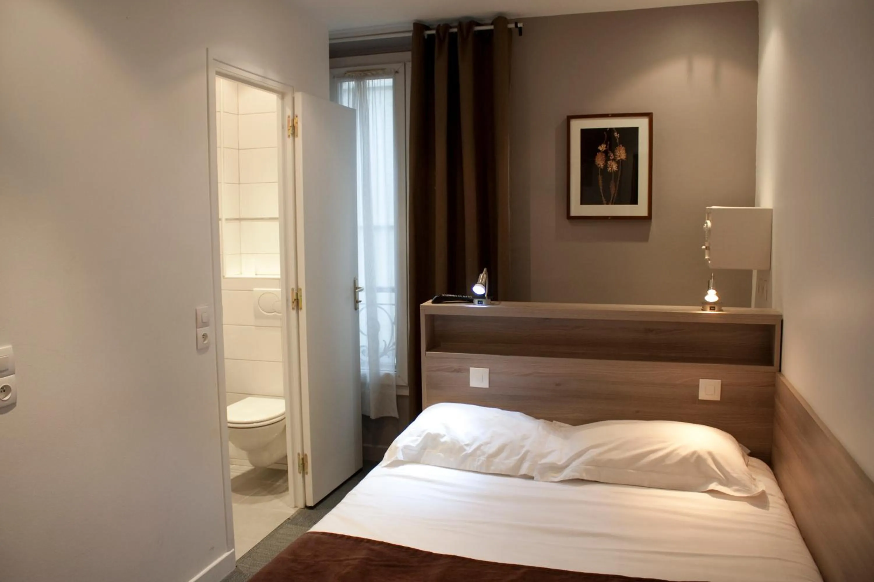 Photo of the whole room, Bed in Hotel Cosmos