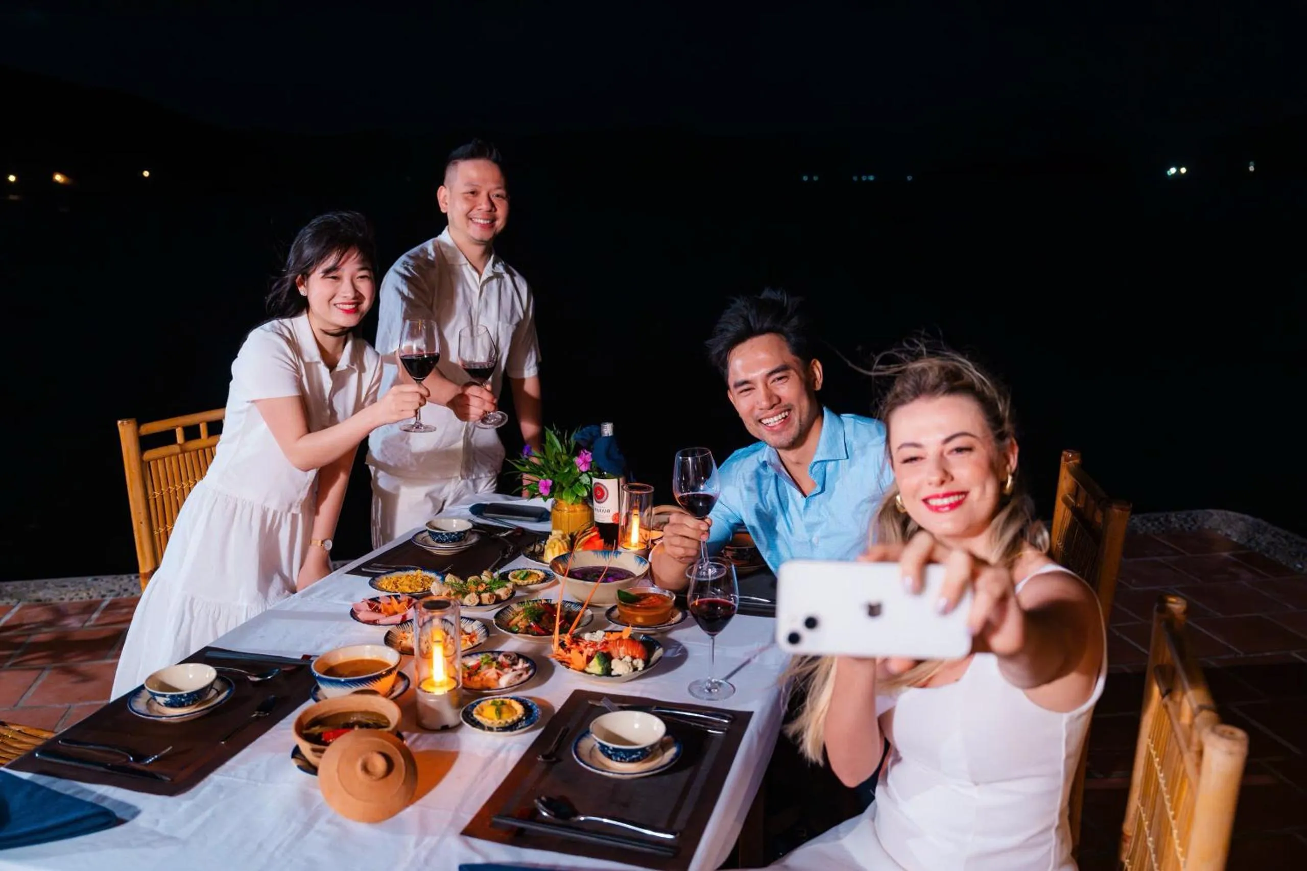 Restaurant/places to eat in Whale Island Resort