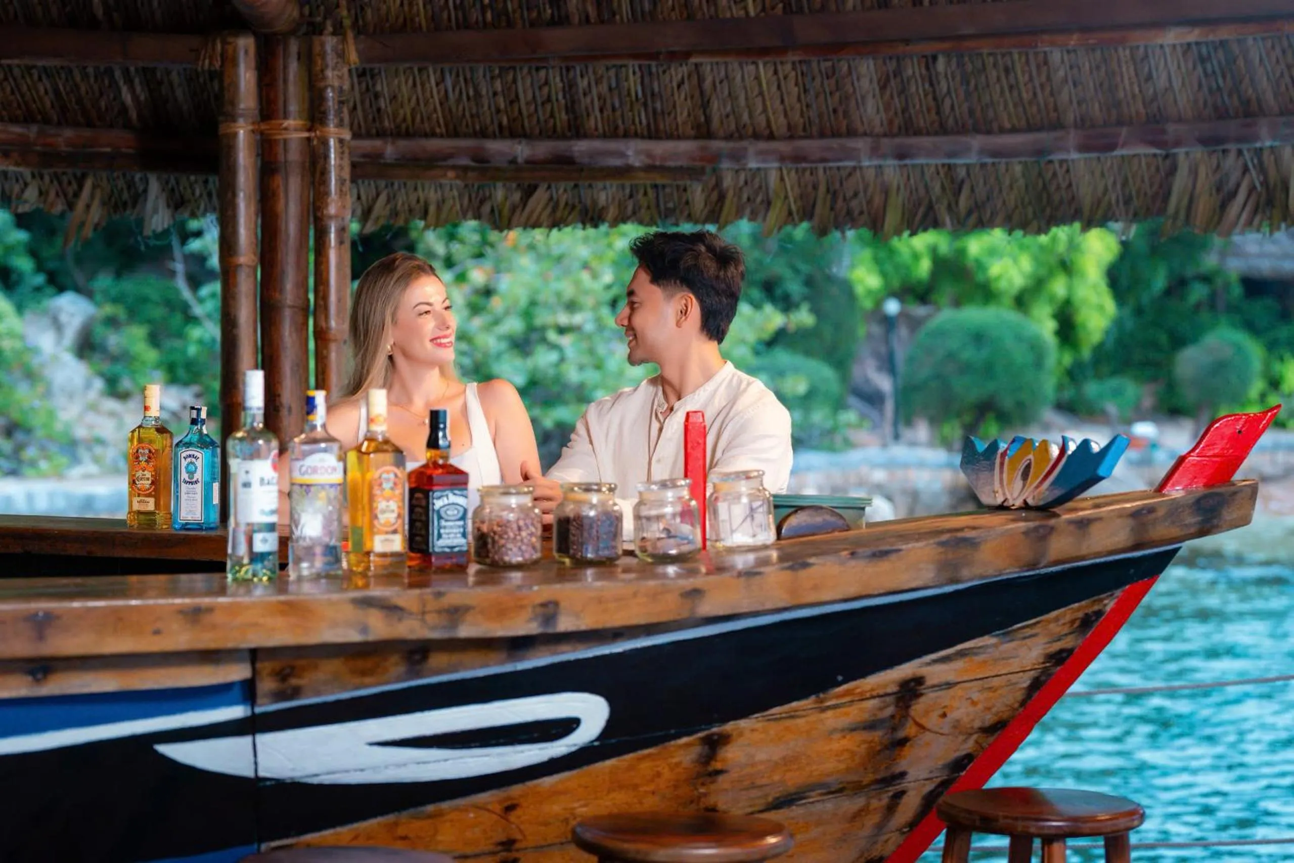 Lounge or bar in Whale Island Resort