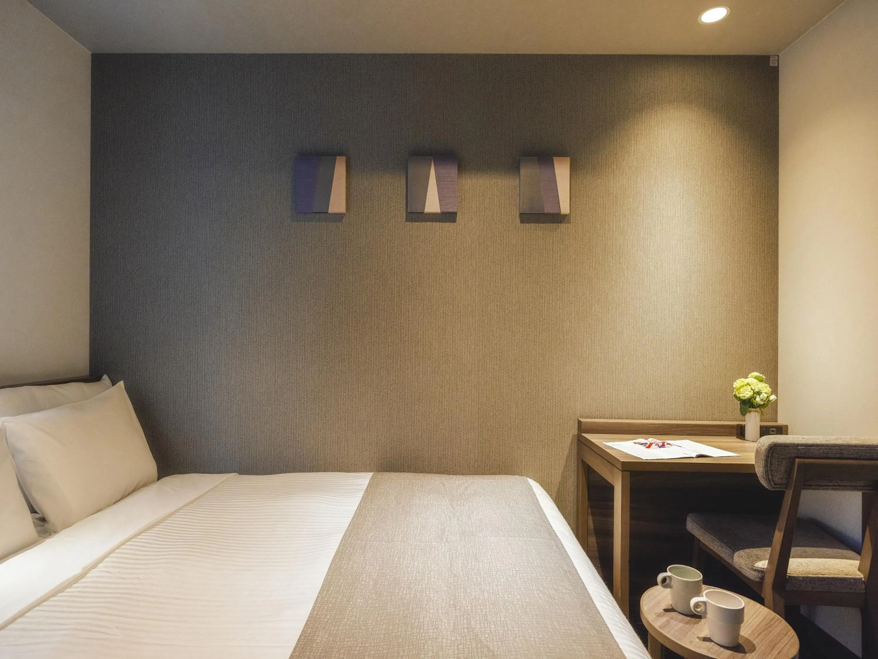 Photo of the whole room, Bed in Akihabara Washington Hotel