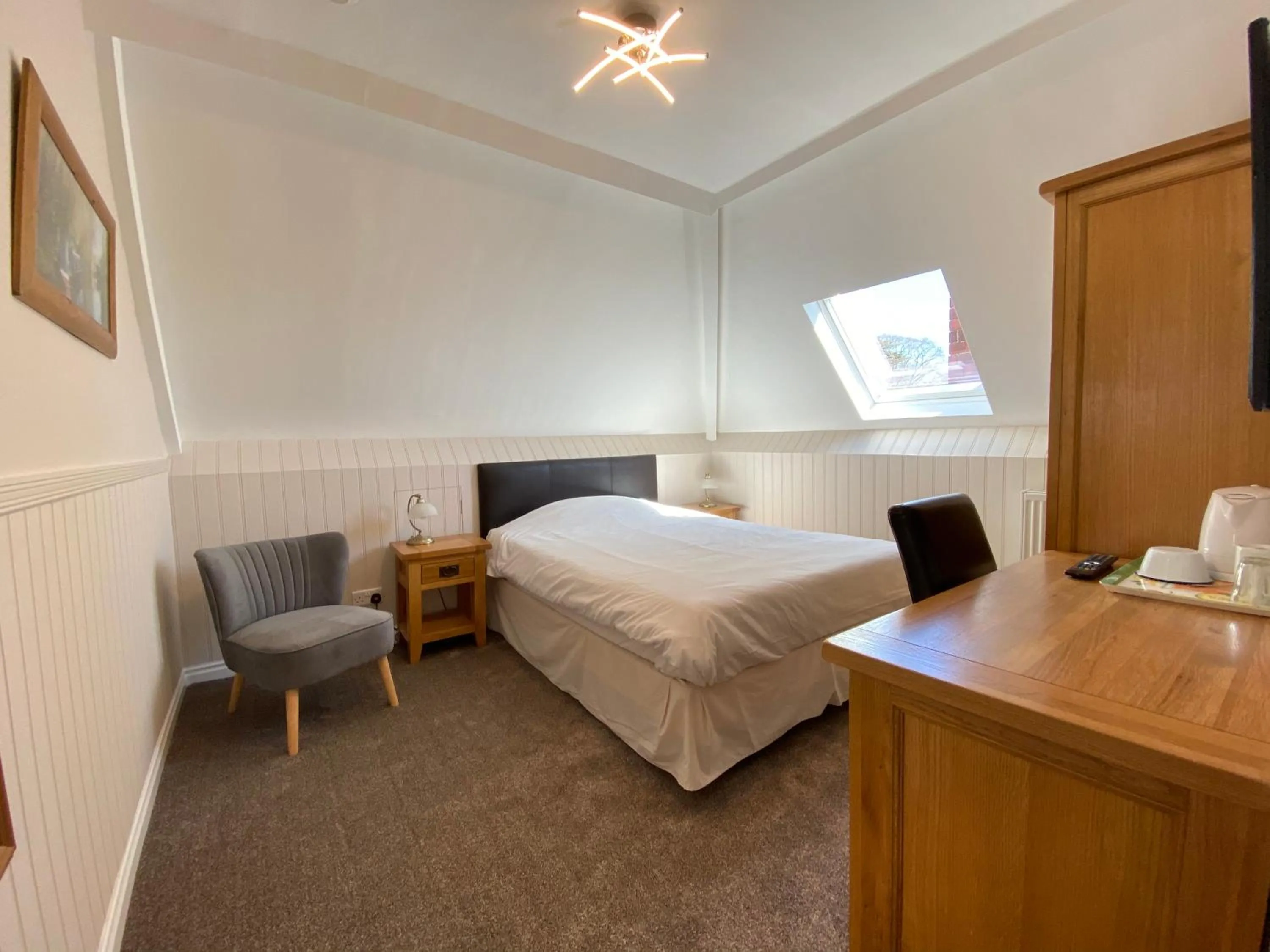 Bedroom, Bed in Fairlawns Guest House