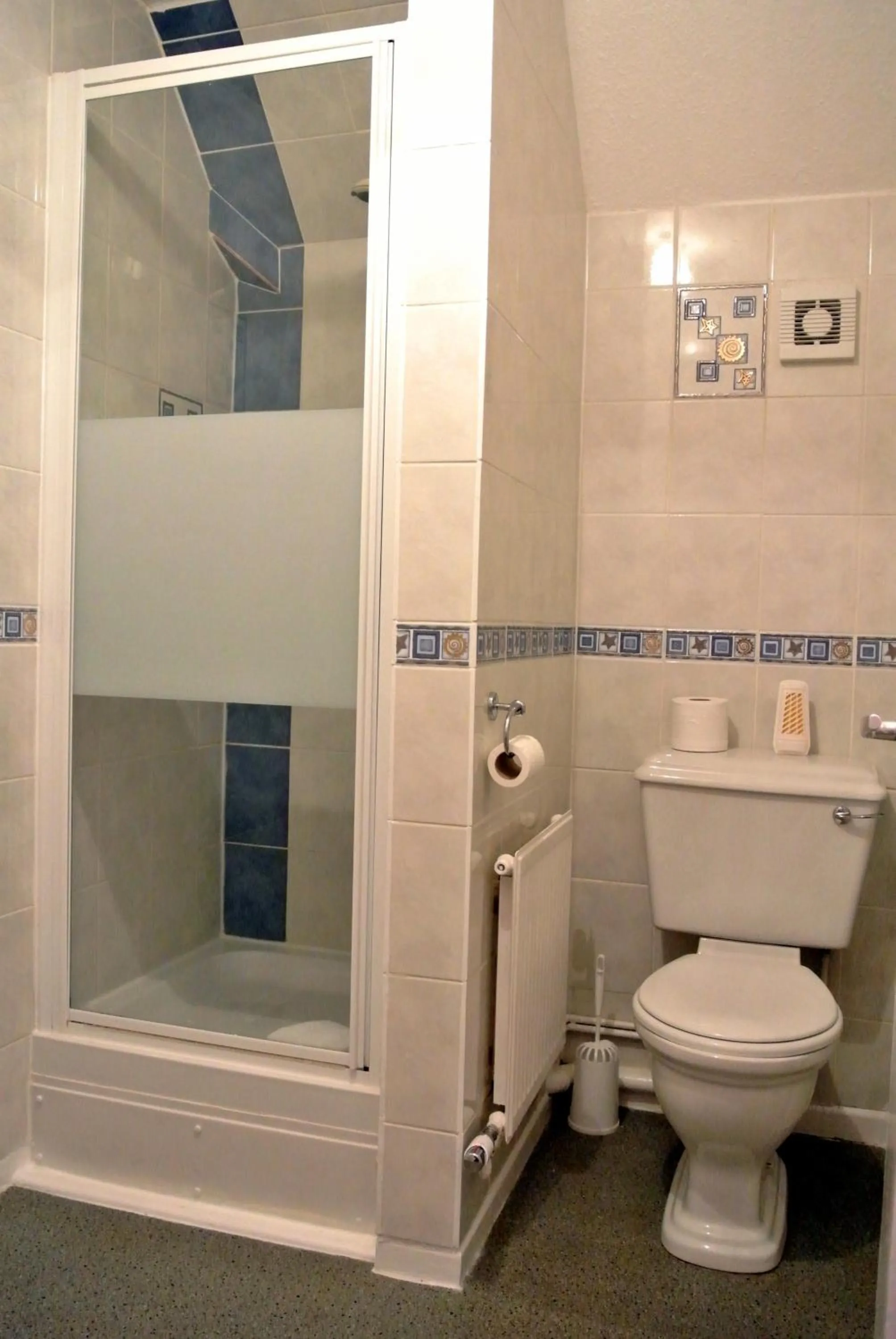 Shower in Fairlawns Guest House