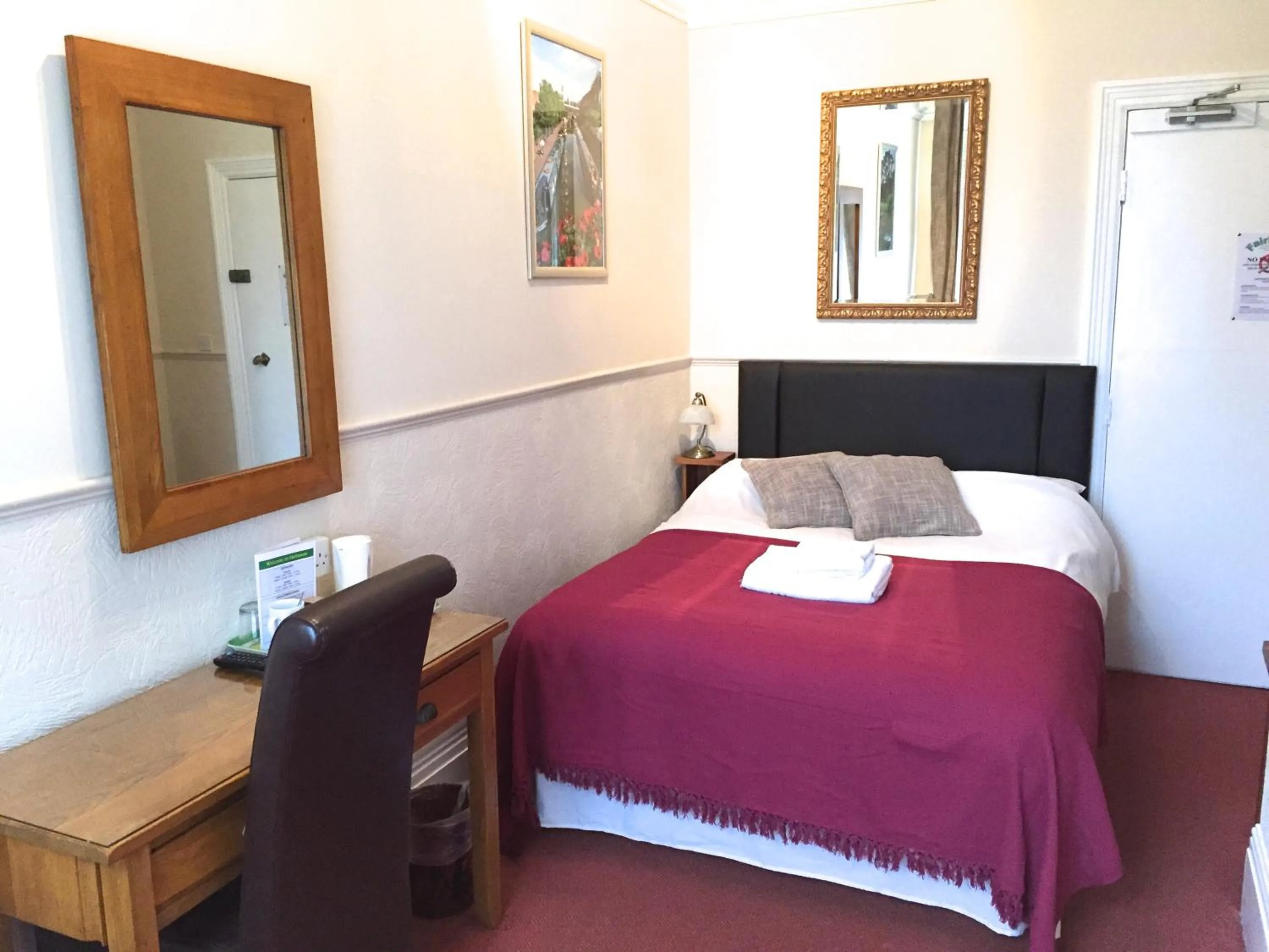 Bedroom, Bed in Fairlawns Guest House