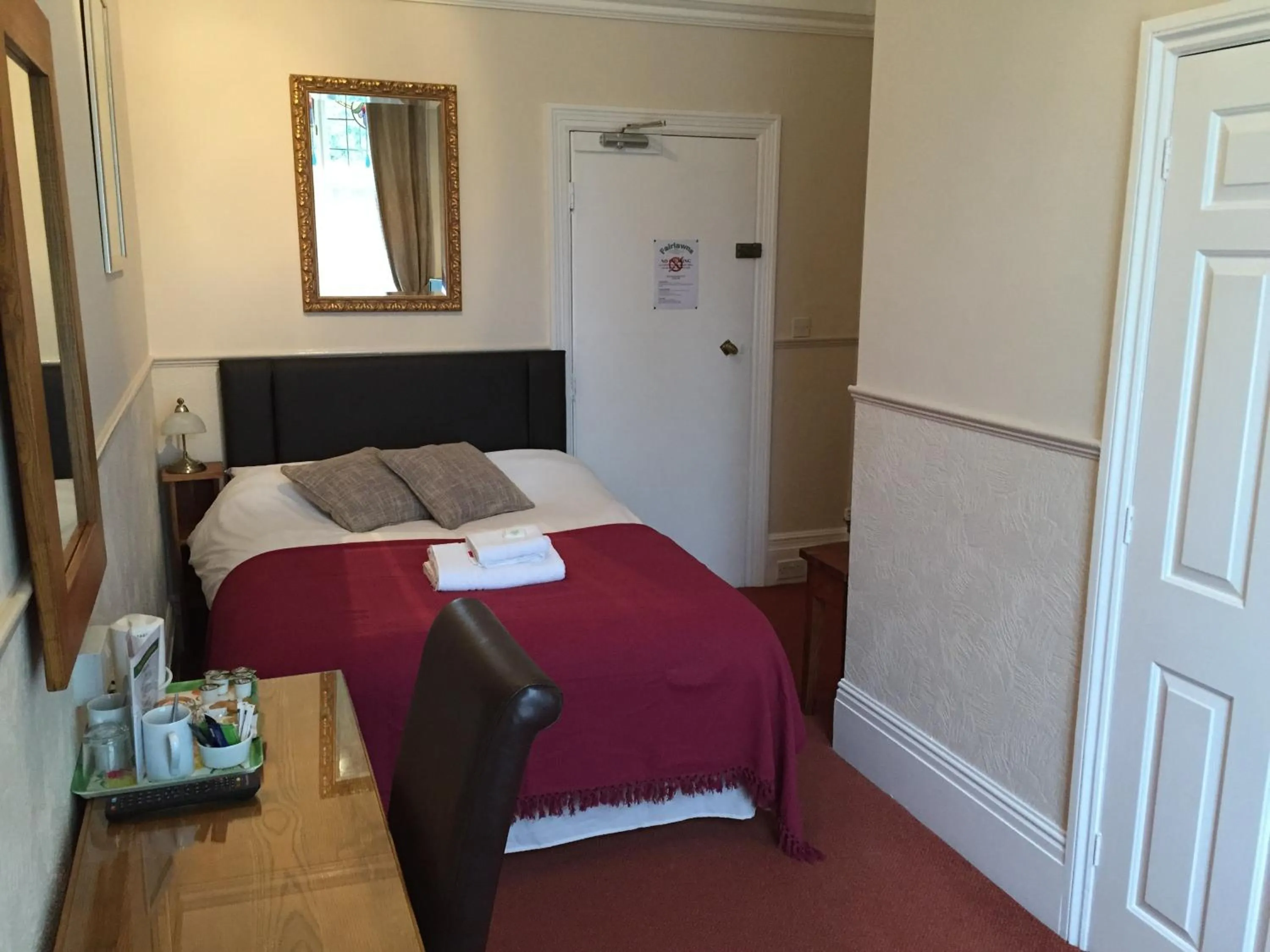 Bedroom, Bed in Fairlawns Guest House