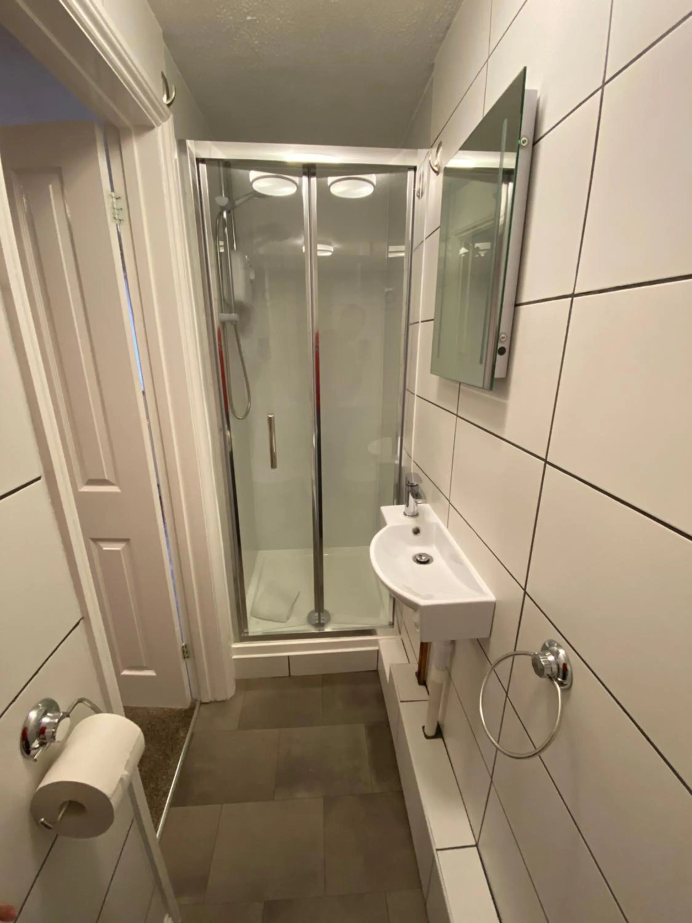 Shower in Fairlawns Guest House