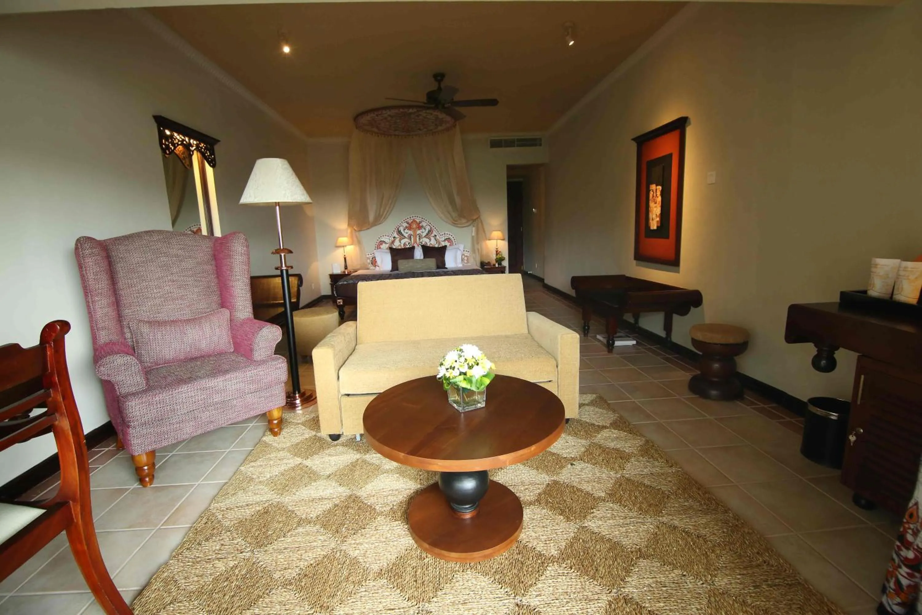 Living room in Thilanka Hotel