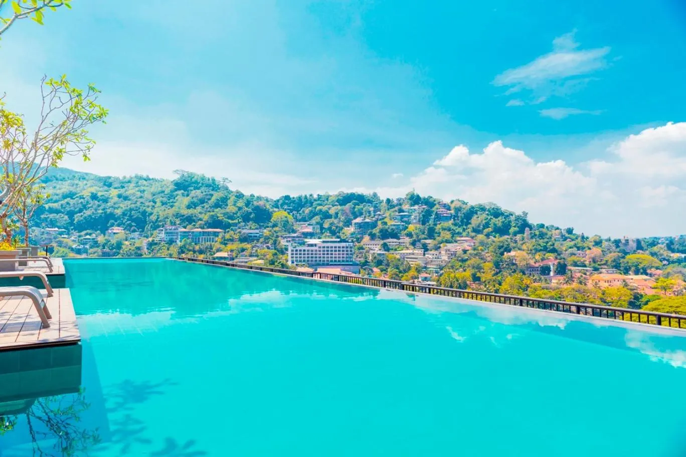 Swimming pool in Thilanka Hotel