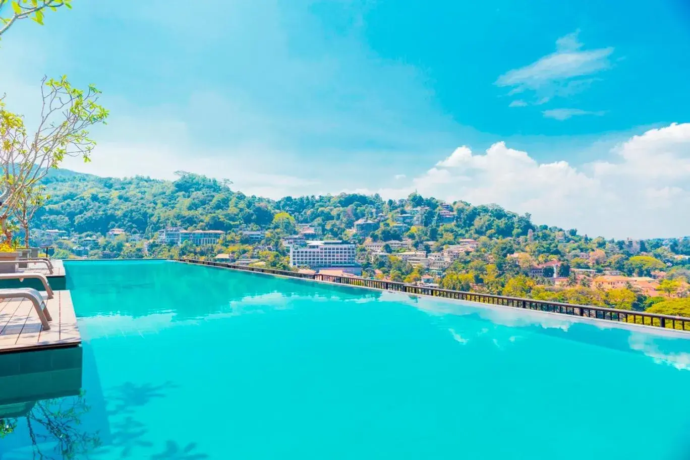 Swimming pool in Thilanka Hotel Swimming pool in Thilanka Hotel