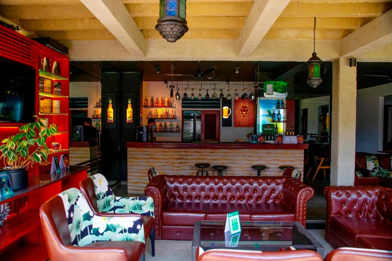 Lounge or bar in Thilanka Hotel