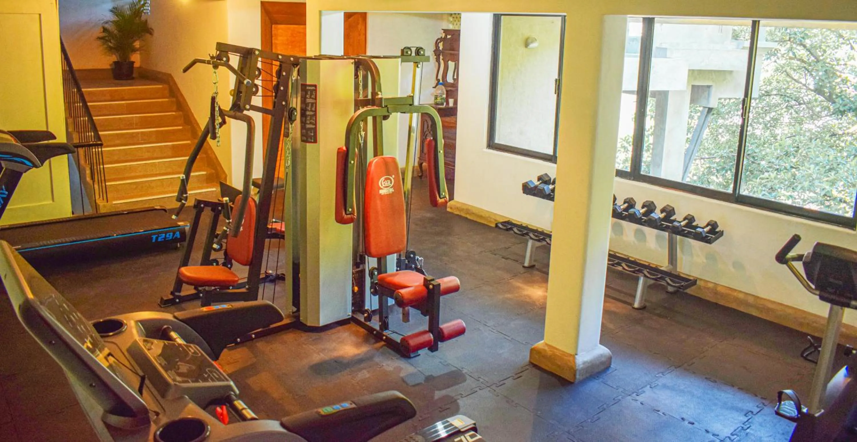 Fitness centre/facilities in Thilanka Hotel