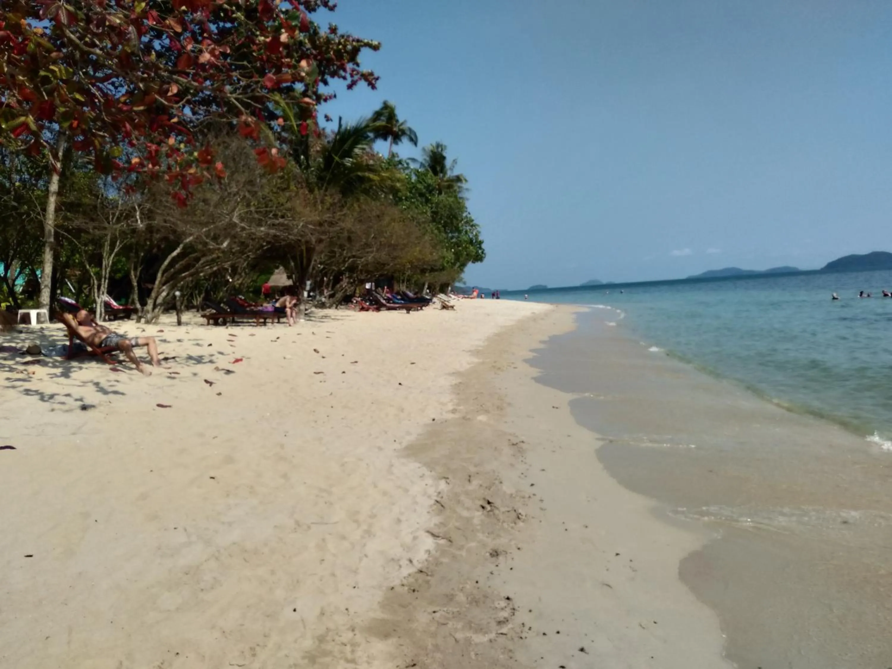 Beach in Lakchai Resort