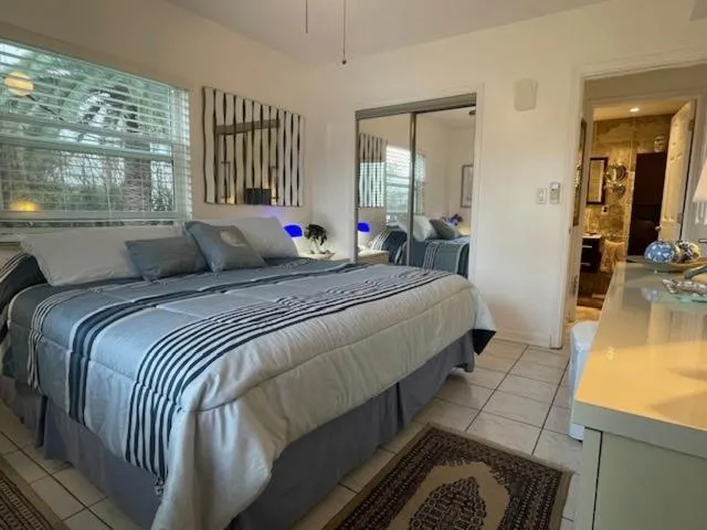 Bed in Holiday Isle Yacht Club