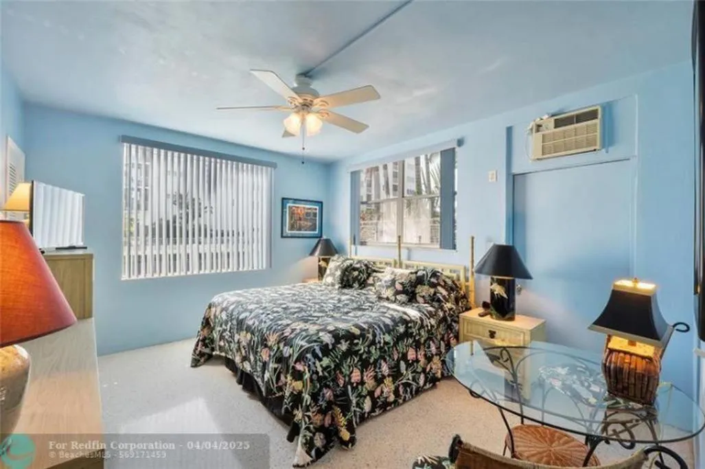 Bed in Holiday Isle Yacht Club