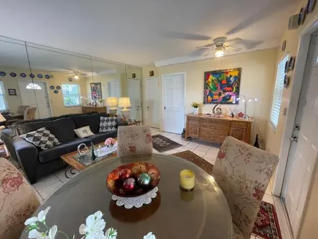 Seating Area in Holiday Isle Yacht Club