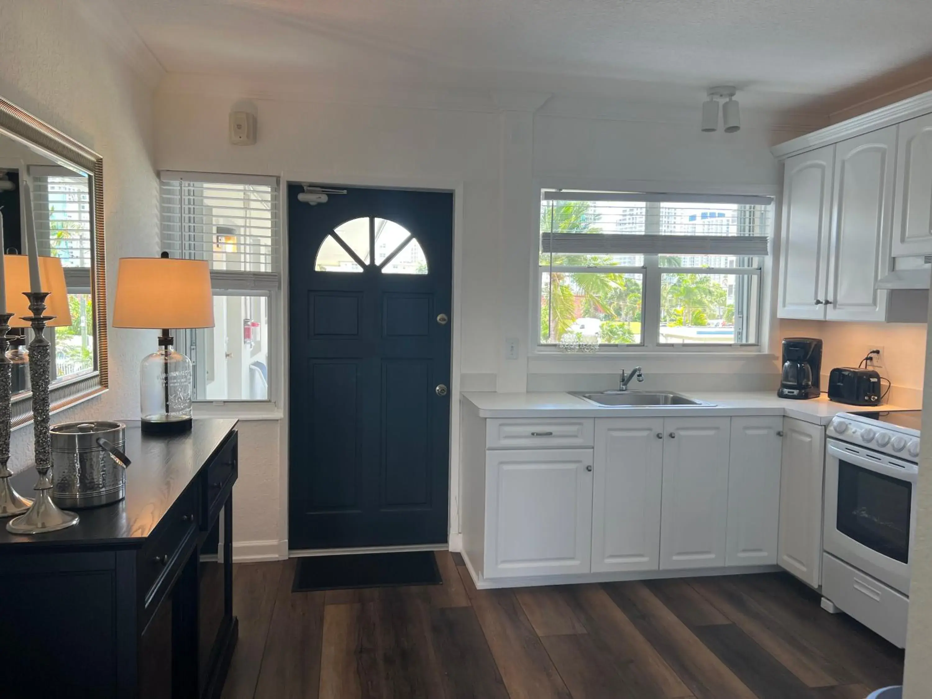 Kitchen/Kitchenette in Holiday Isle Yacht Club