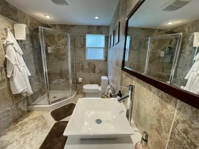 Bathroom in Holiday Isle Yacht Club