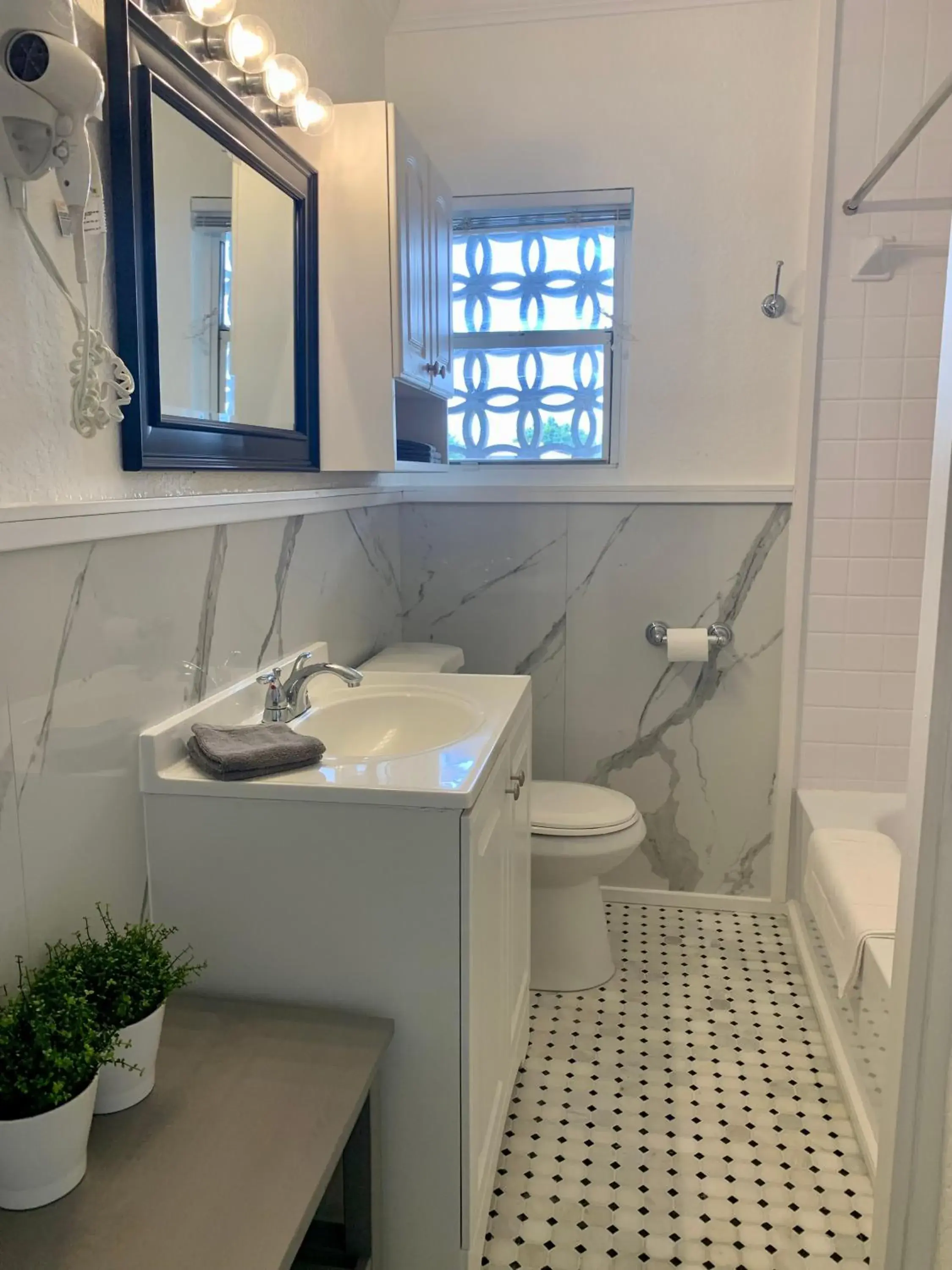 Bathroom in Holiday Isle Yacht Club