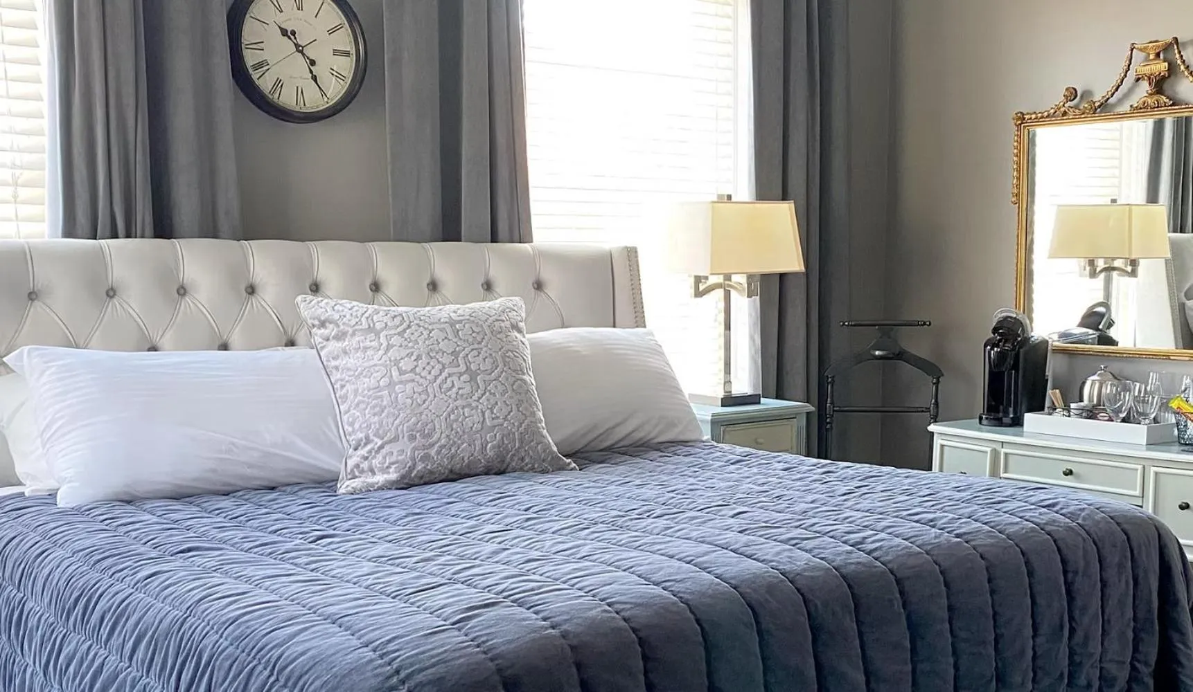 Bed in Hotel Laurance