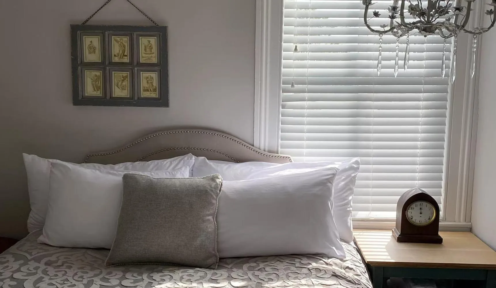 Bed in Hotel Laurance