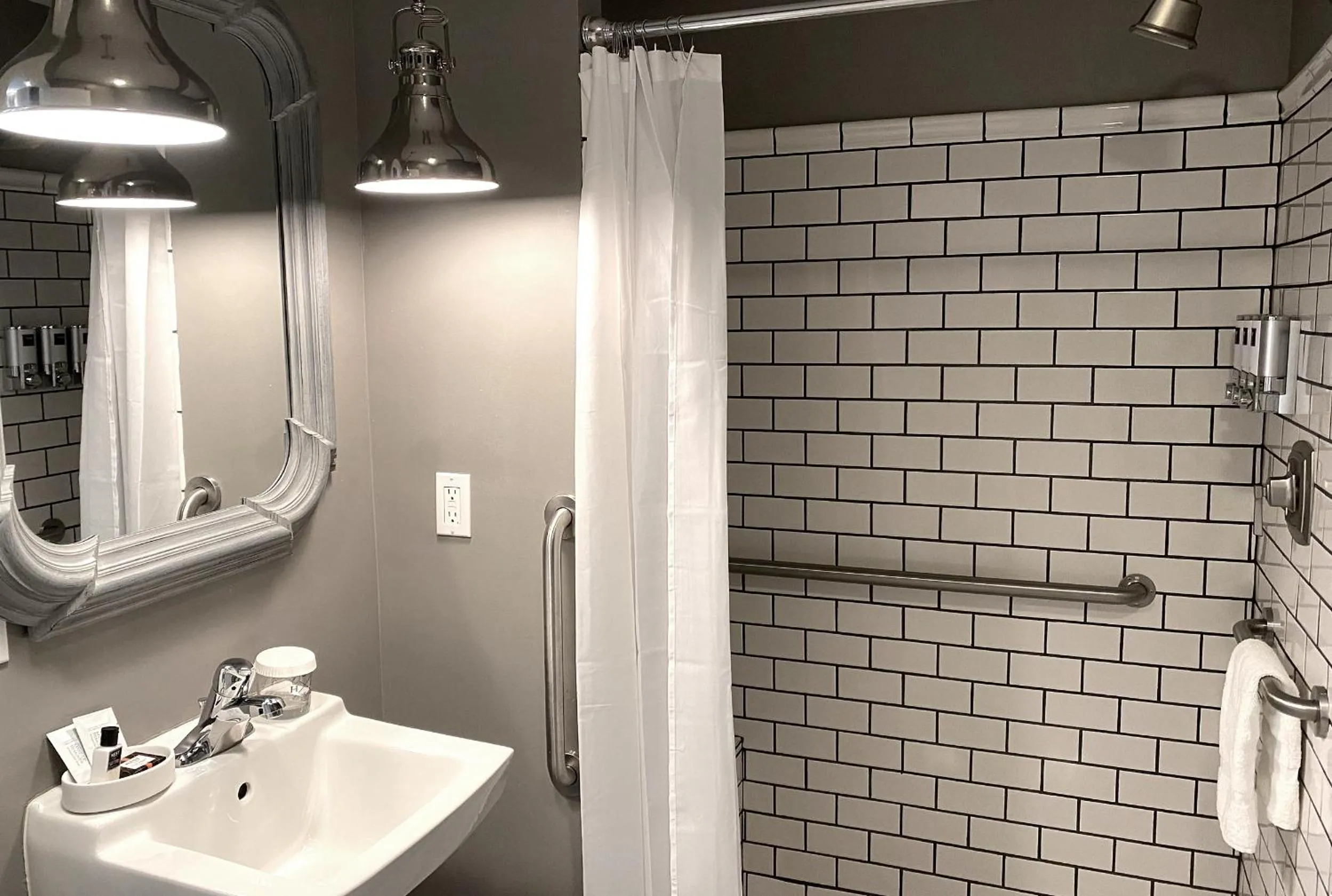 Shower in Hotel Laurance