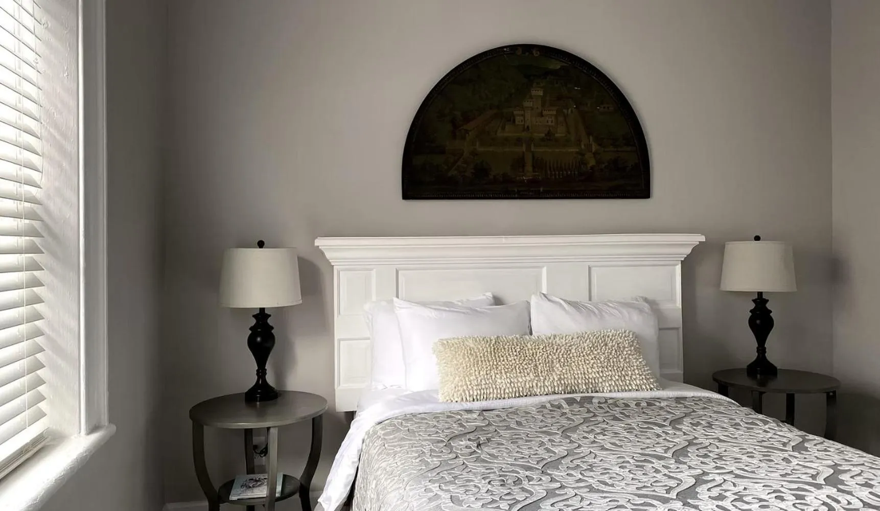 Bed in Hotel Laurance