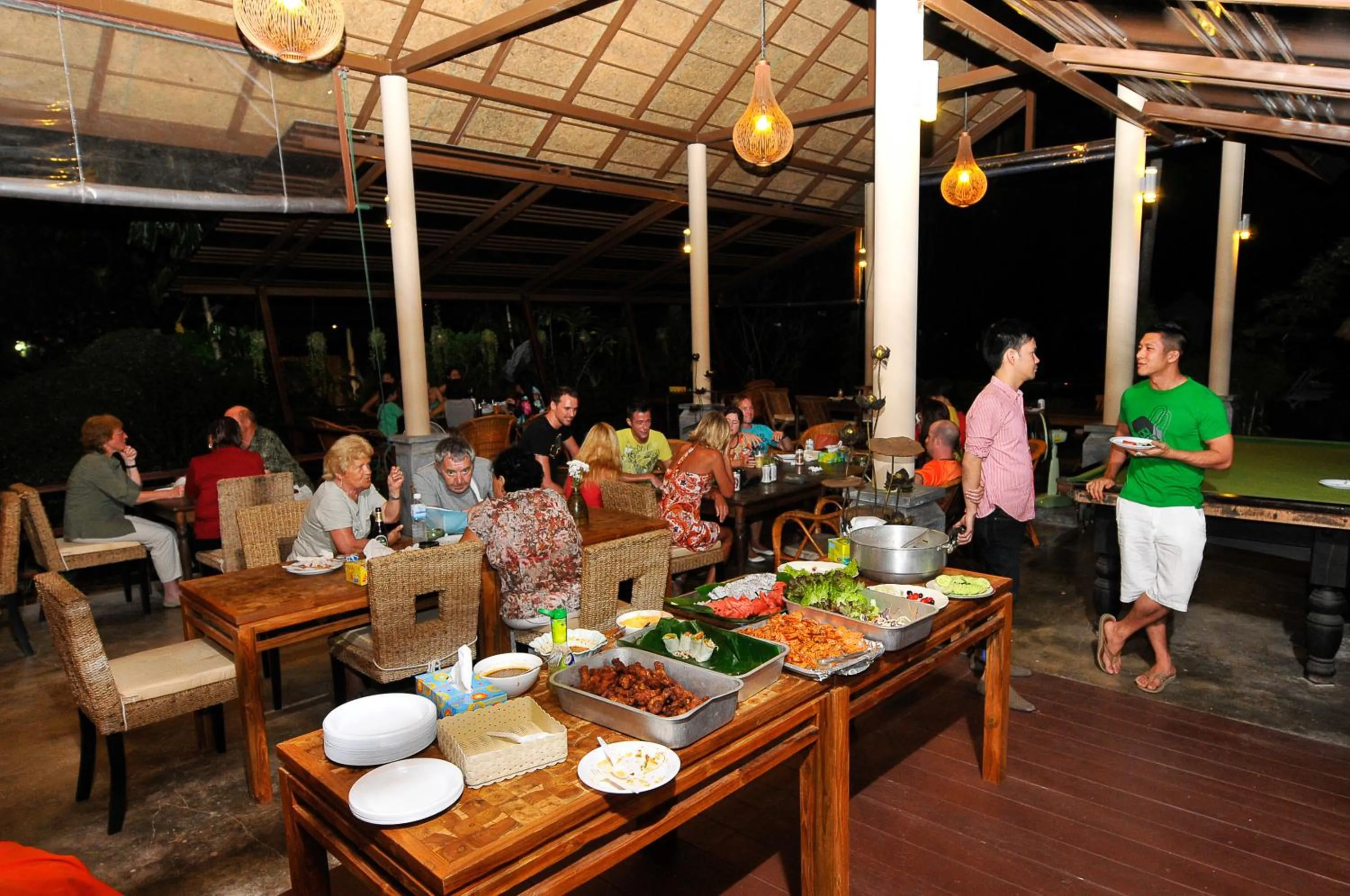 Restaurant/places to eat in Phalarn Inn Resort