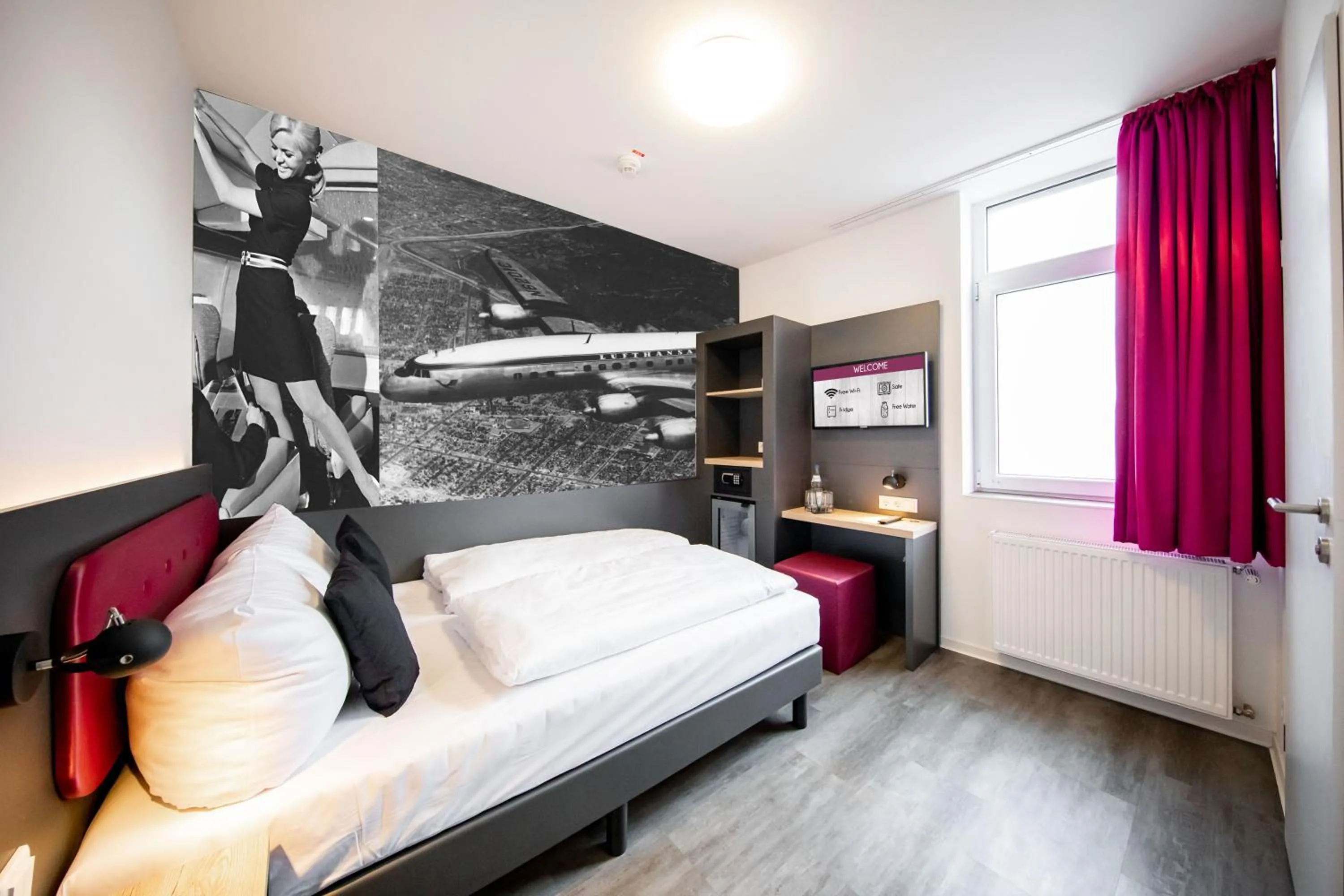 Bed in SMARTY Airport Cologne Hotel - KONTAKTLOSER SELF CHECK-IN