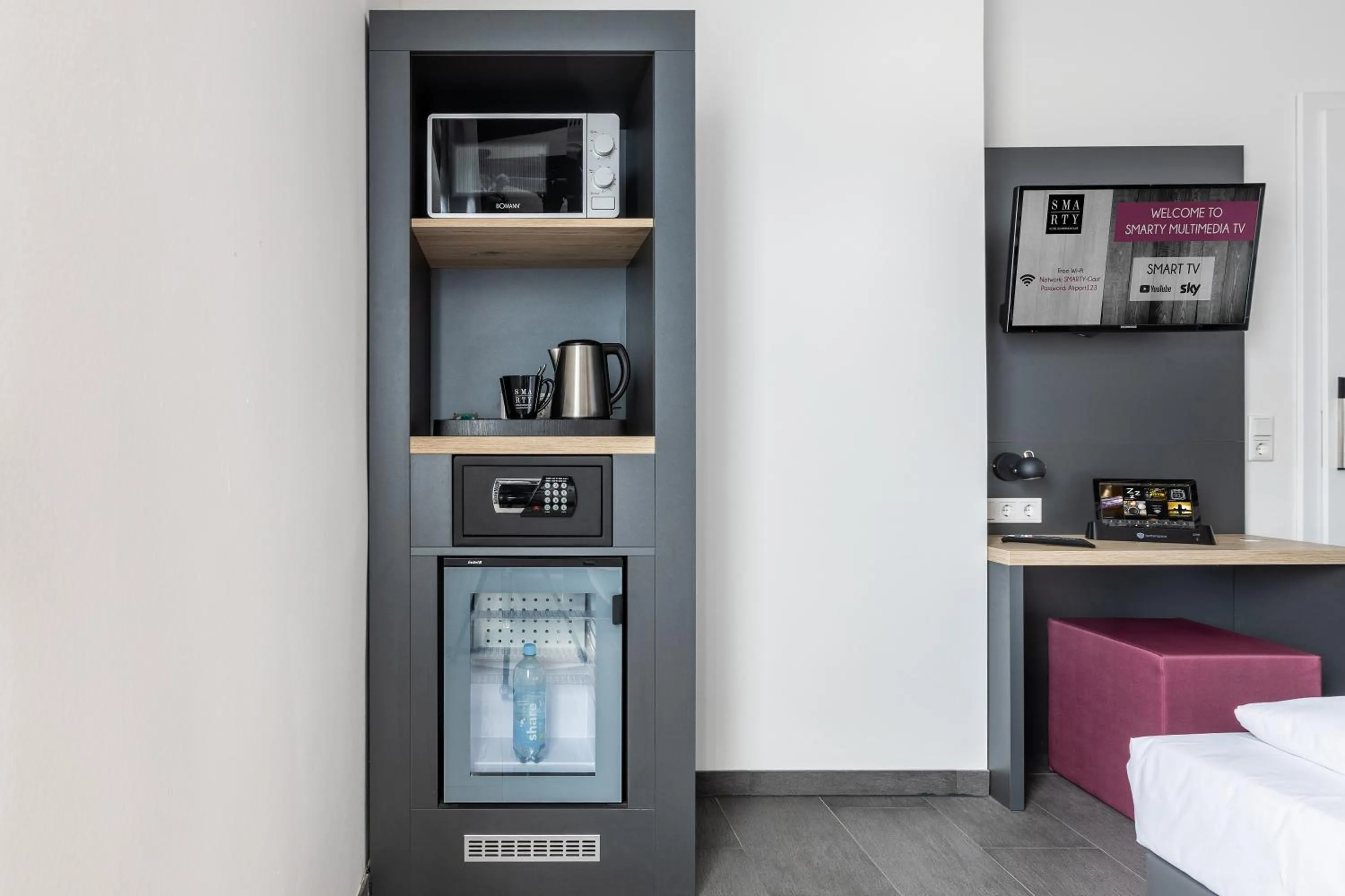 TV and multimedia in SMARTY Airport Cologne Hotel - KONTAKTLOSER SELF CHECK-IN