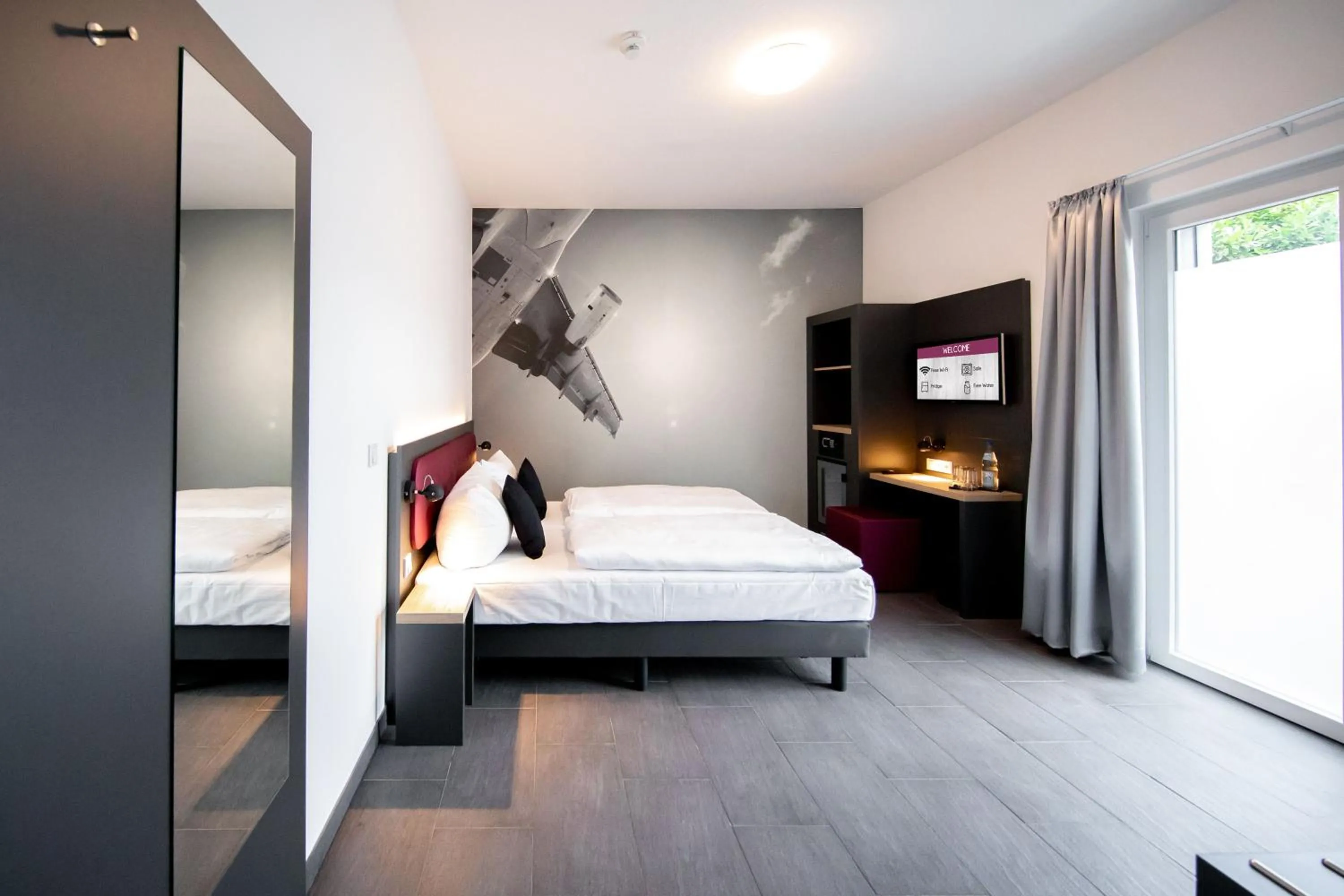 Photo of the whole room, Bed in SMARTY Airport Cologne Hotel - KONTAKTLOSER SELF CHECK-IN